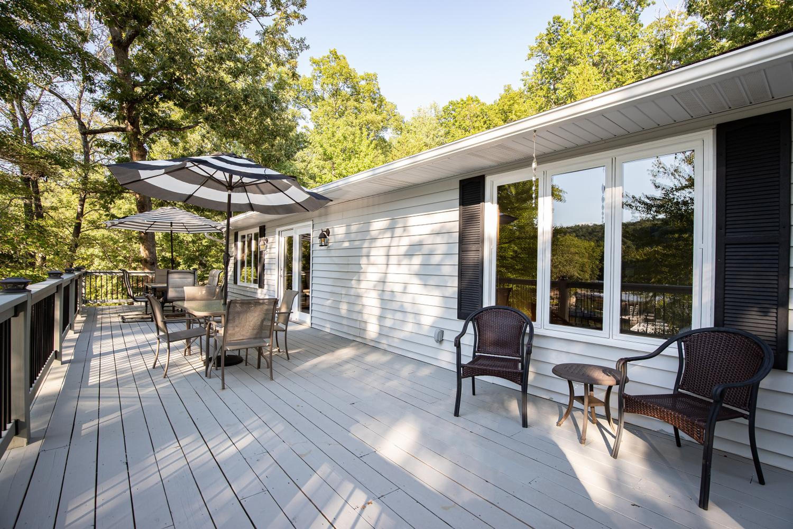 Ideal Cove with Amazing Dock, Kayaks & Fire Pit