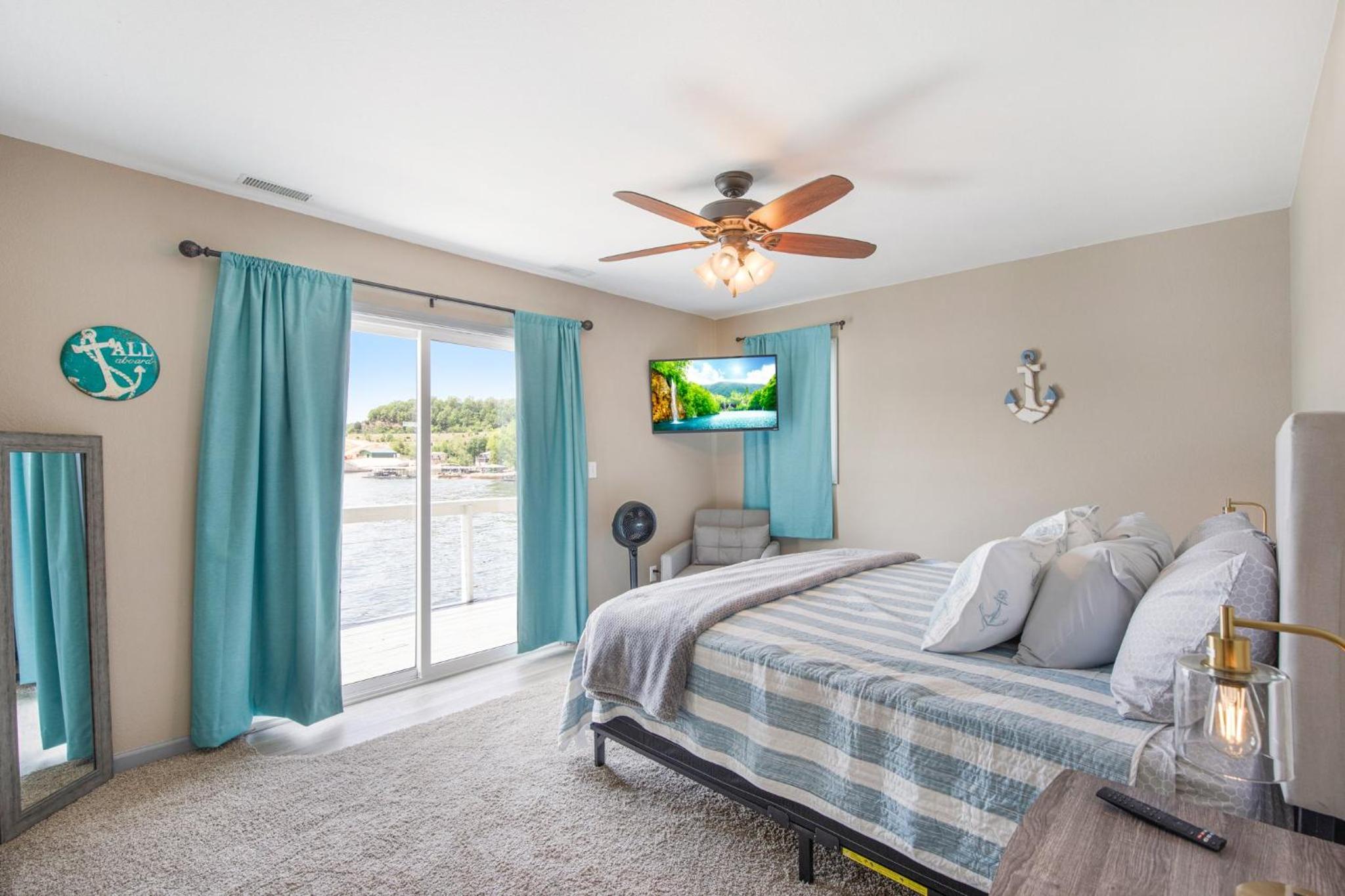 Private Lakefront Pool, Amazing Dock Sleeps 26