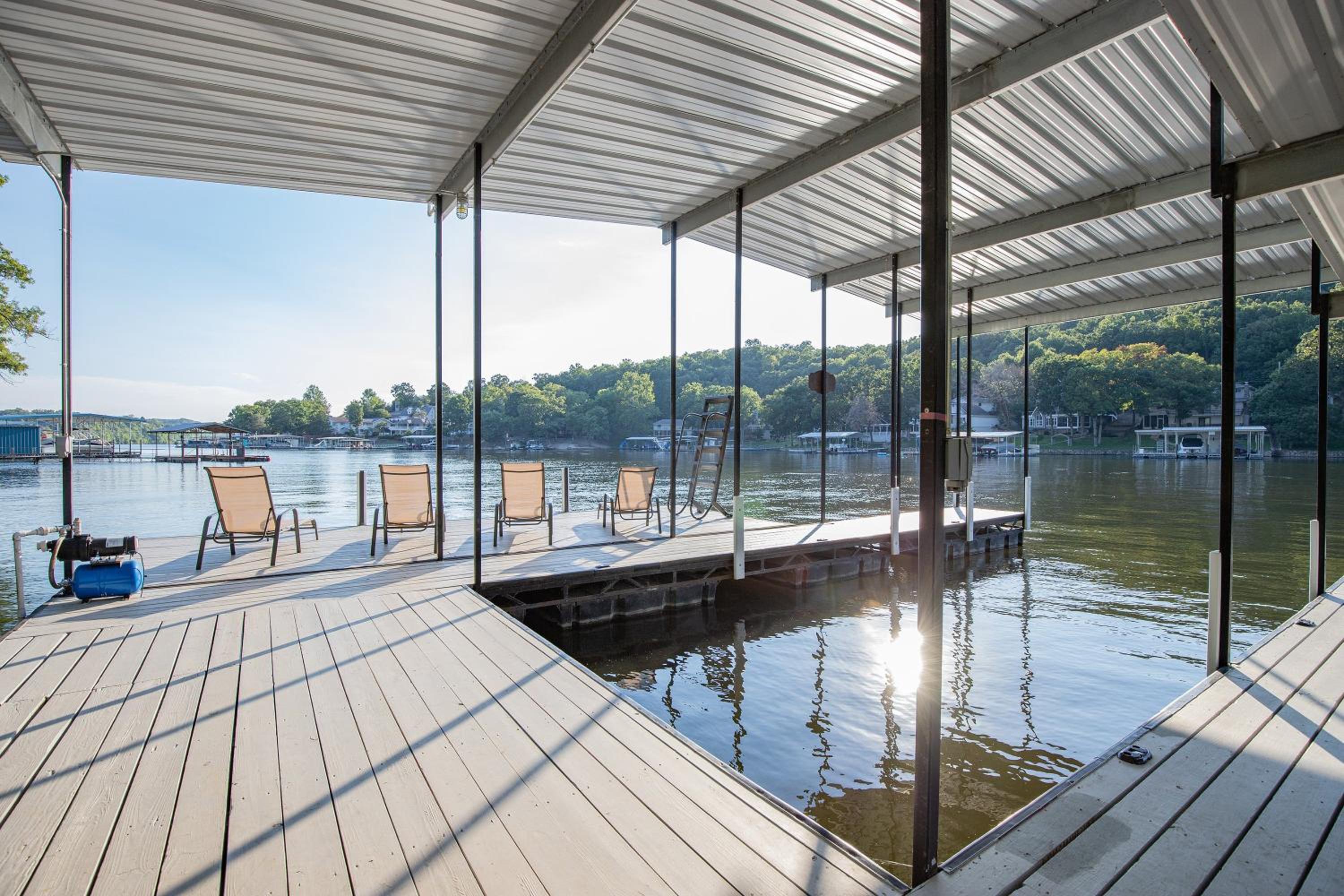 Ideal Cove with Amazing Dock, Kayaks & Fire Pit