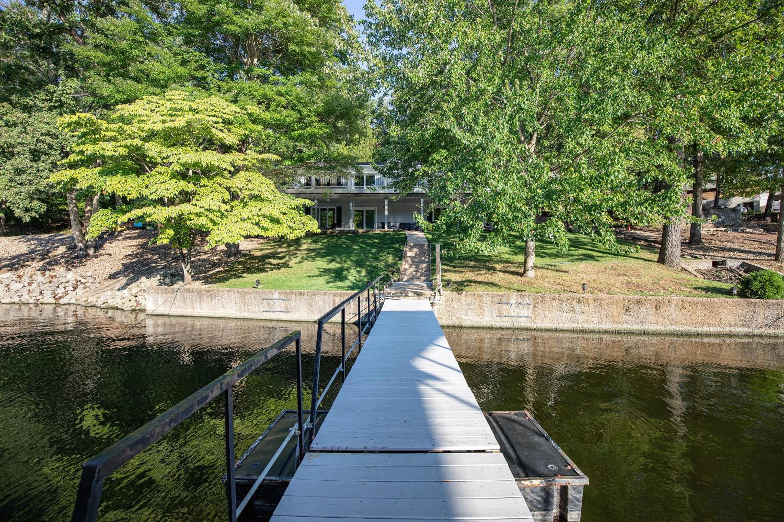 Ideal Cove with Amazing Dock, Kayaks & Fire Pit