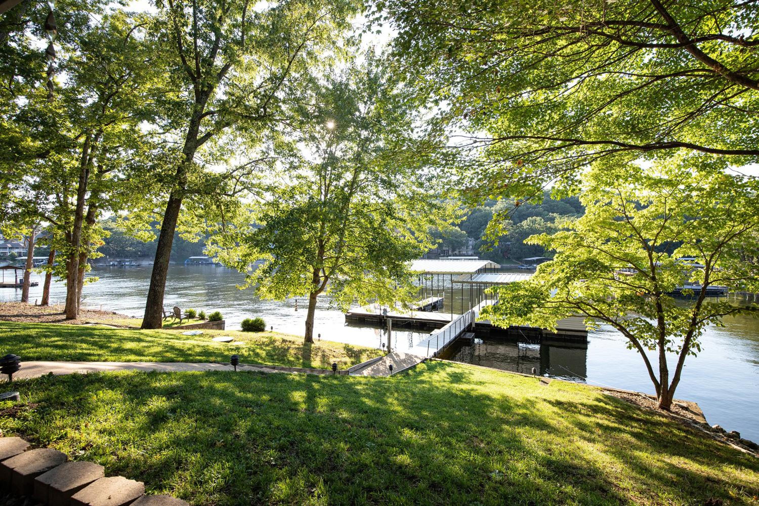 Ideal Cove with Amazing Dock, Kayaks & Fire Pit