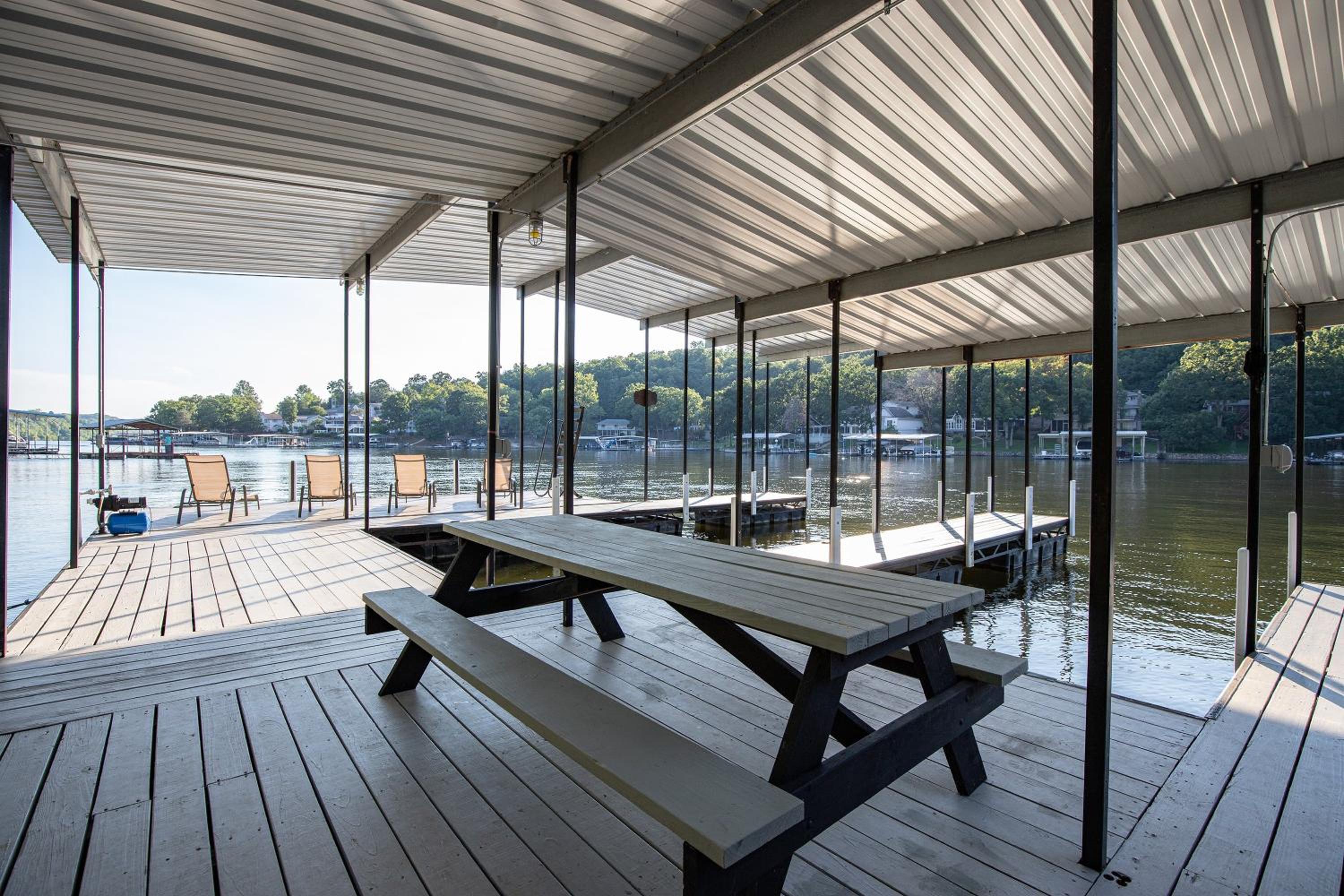 Ideal Cove with Amazing Dock, Kayaks & Fire Pit