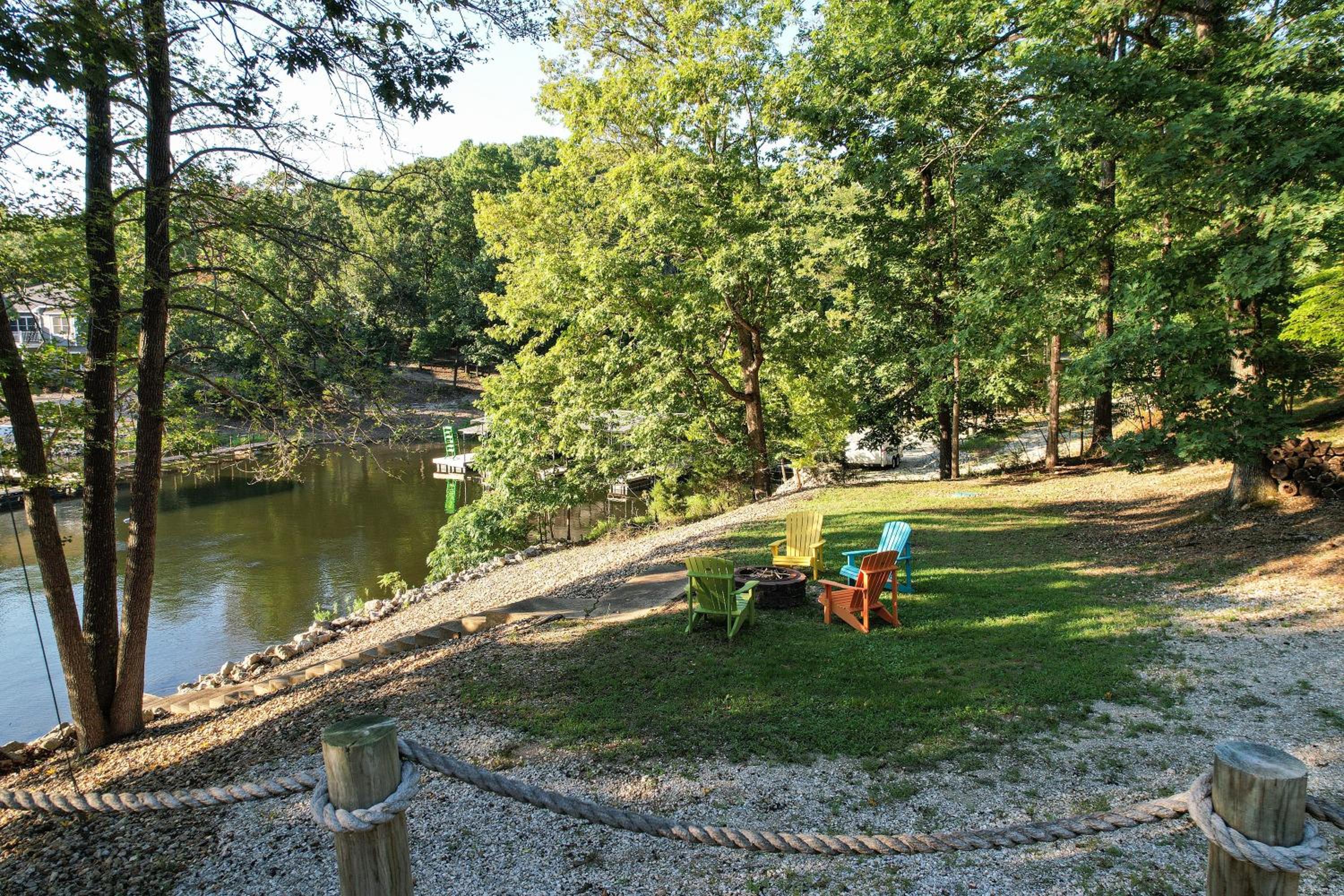 Ideal Cove with Amazing Dock, Kayaks & Fire Pit