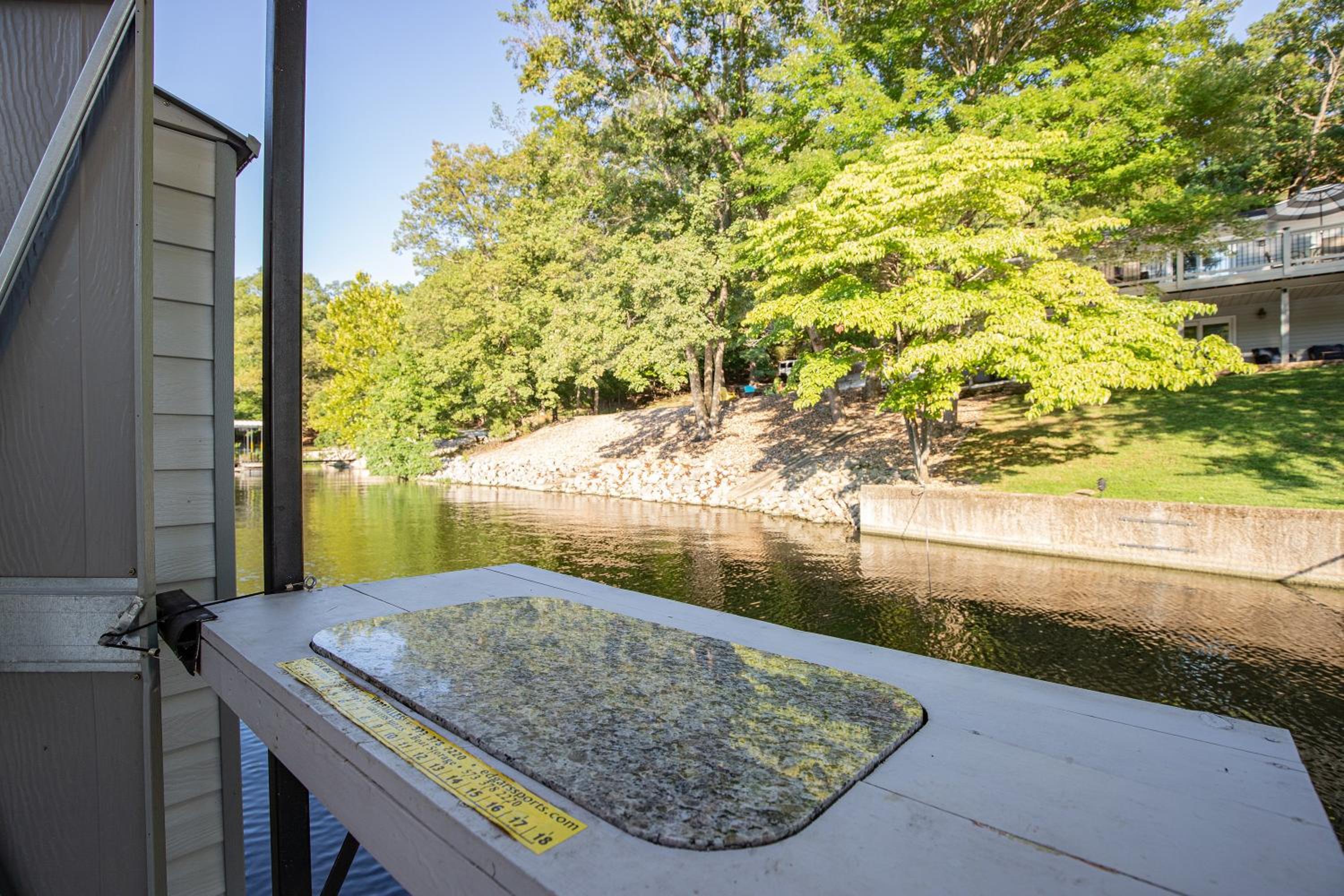 Ideal Cove with Amazing Dock, Kayaks & Fire Pit