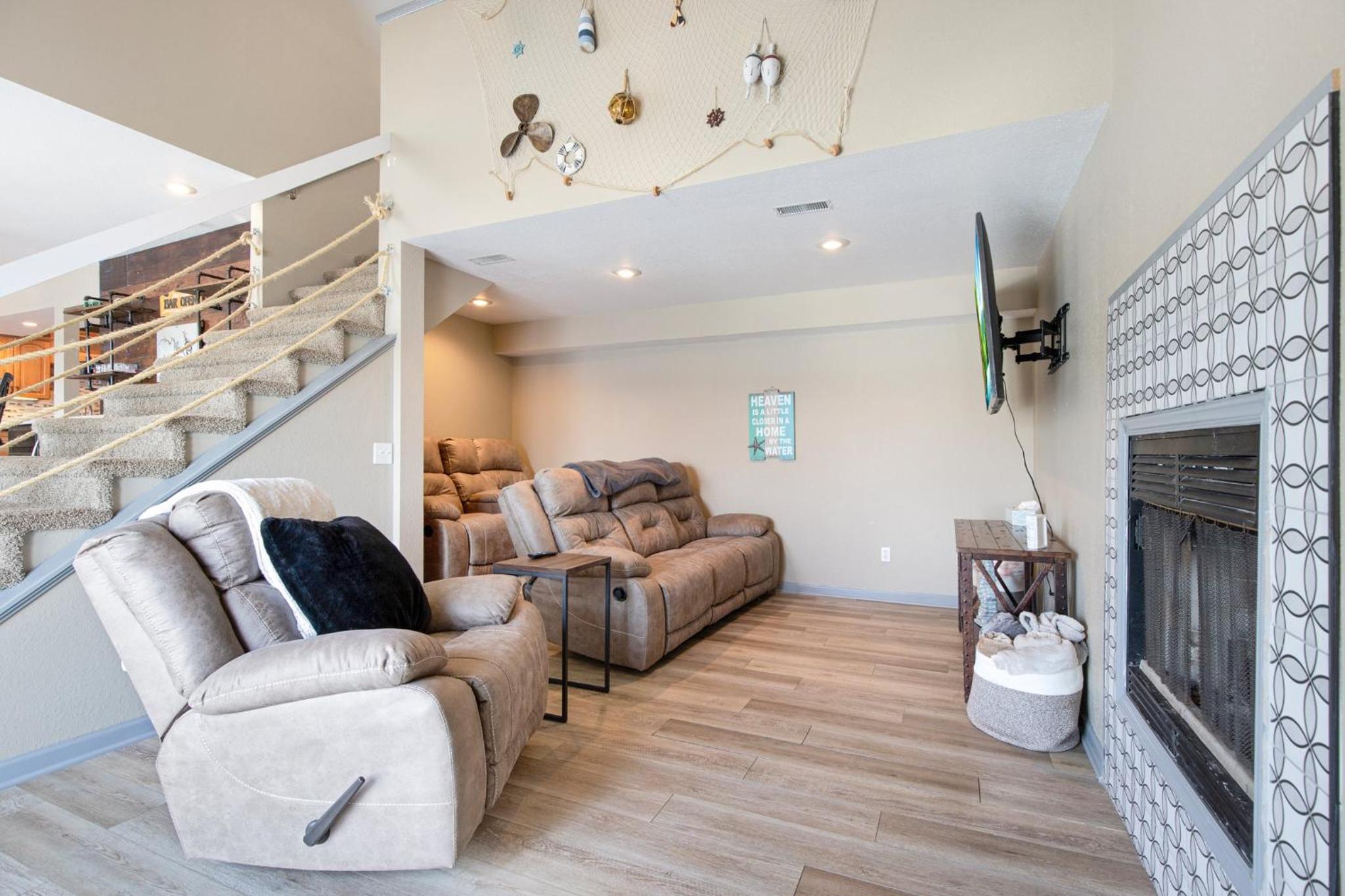 Private Lakefront Pool, Amazing Dock Sleeps 26