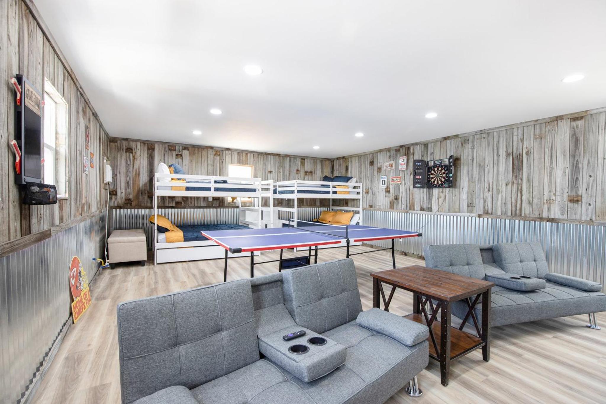 Private Lakefront Pool, Amazing Dock Sleeps 26