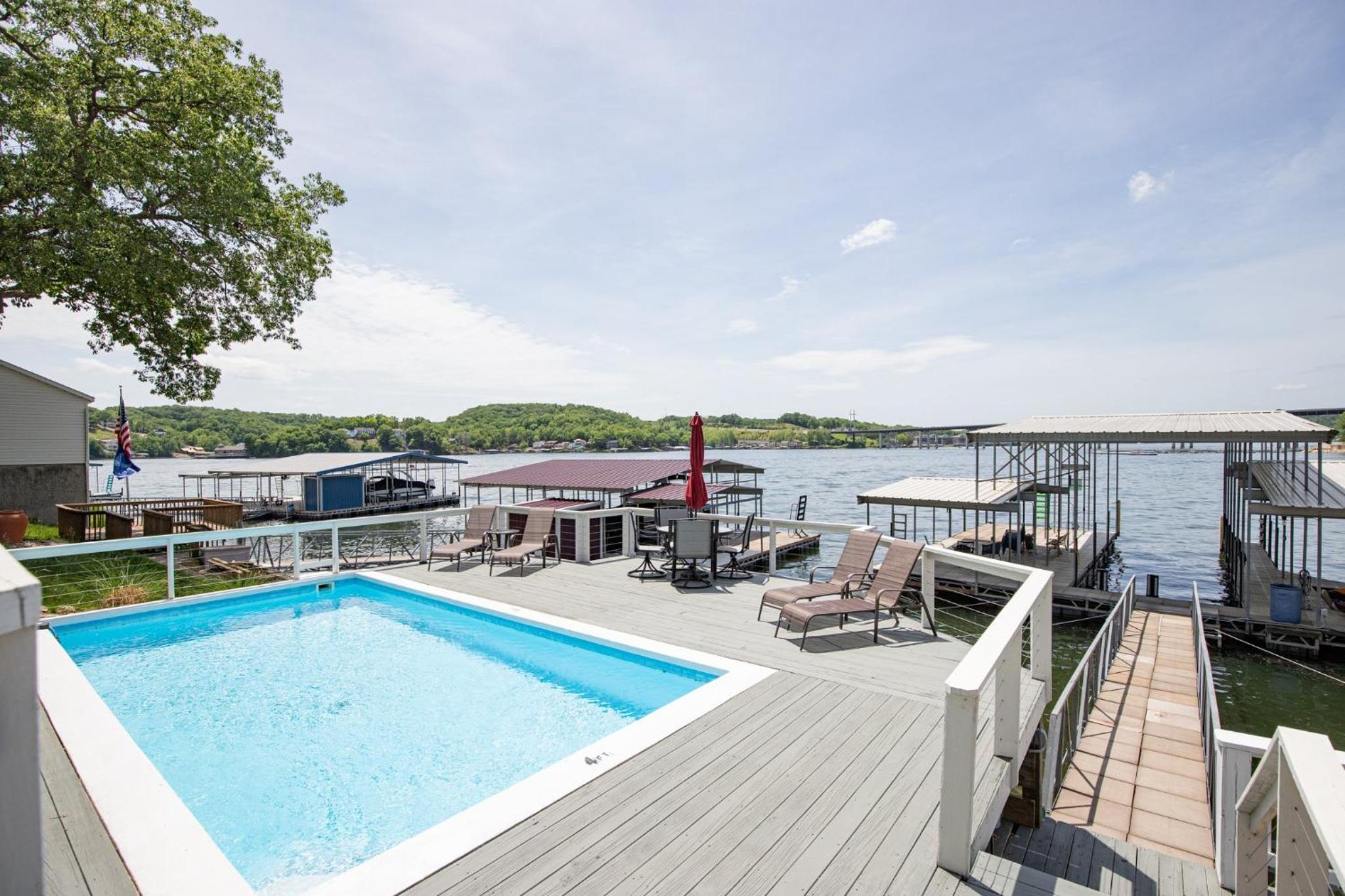 Private Lakefront Pool, Amazing Dock Sleeps 26