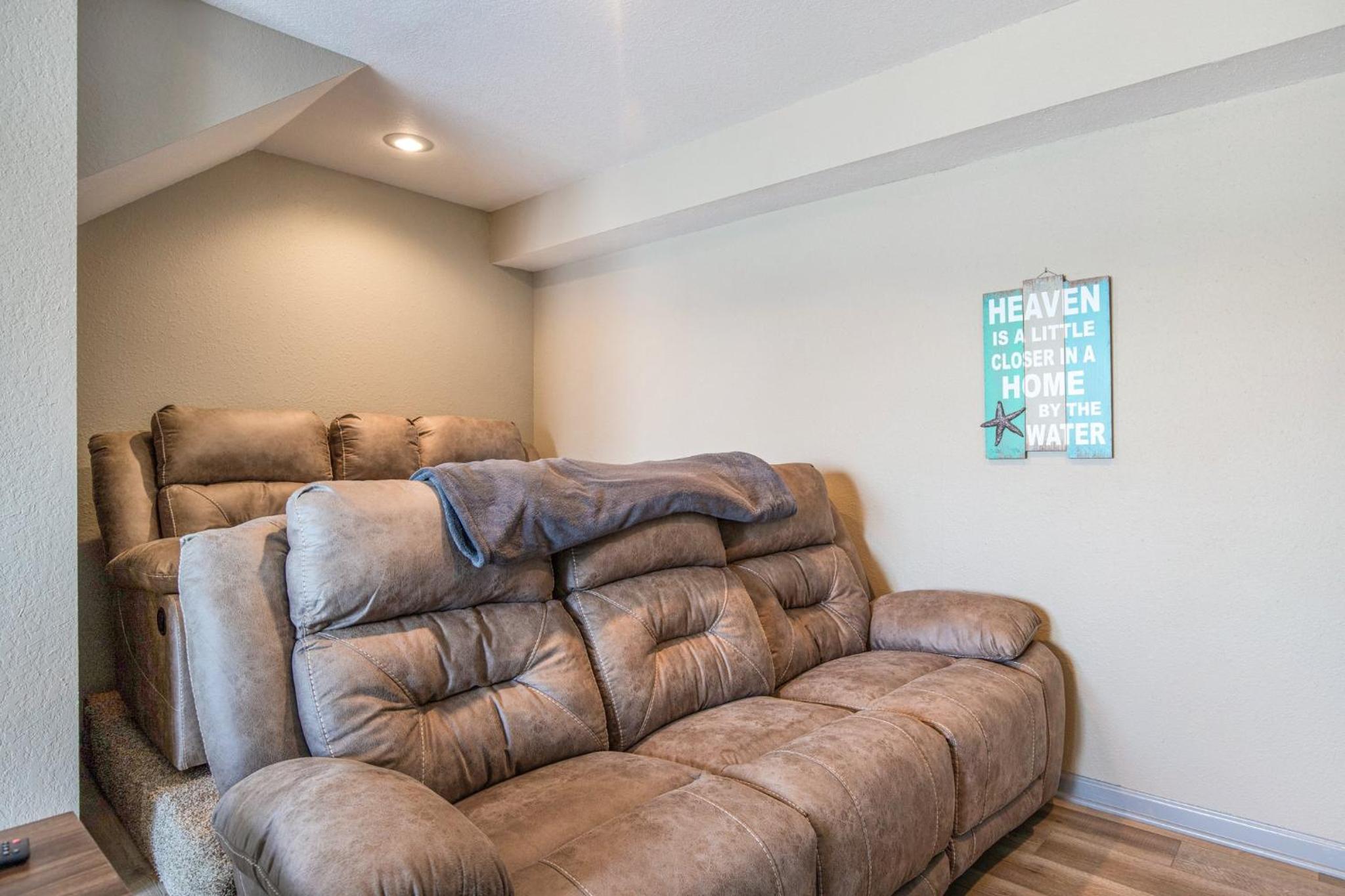 Private Lakefront Pool, Amazing Dock Sleeps 26