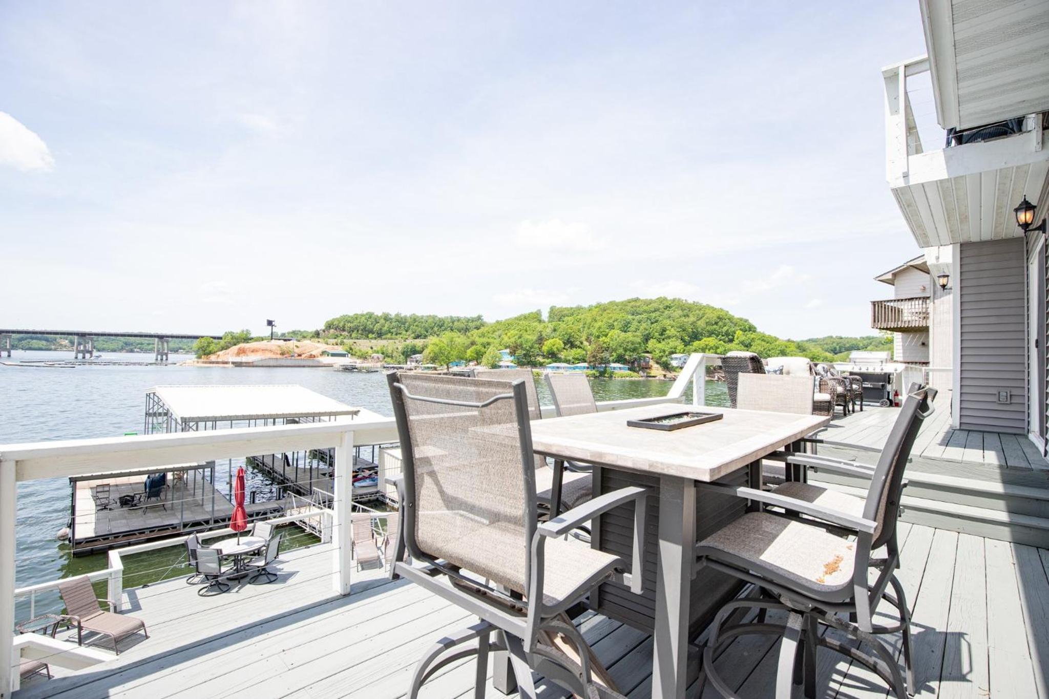 Private Lakefront Pool, Amazing Dock Sleeps 26