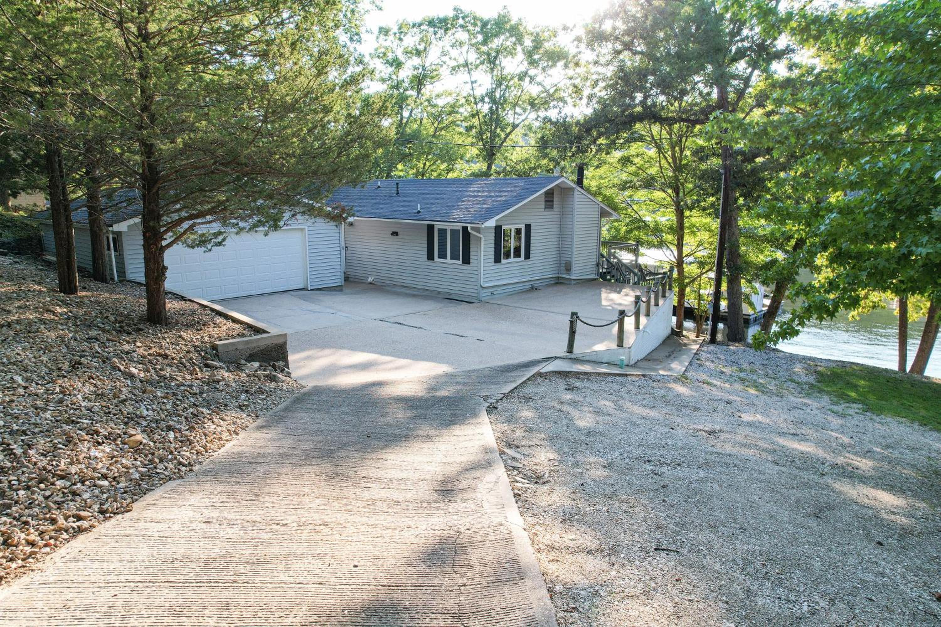 Ideal Cove with Amazing Dock, Kayaks & Fire Pit
