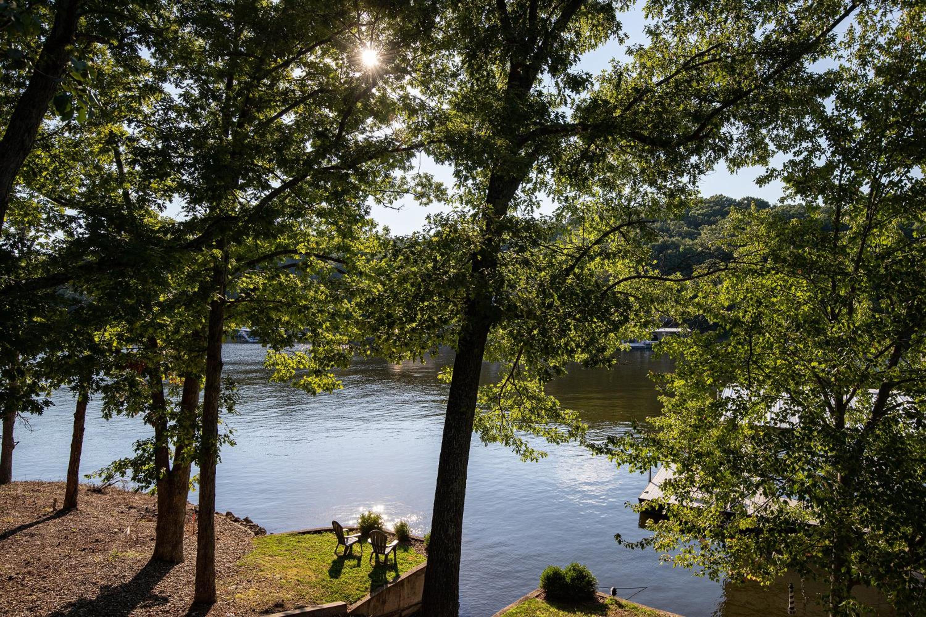 Ideal Cove with Amazing Dock, Kayaks & Fire Pit