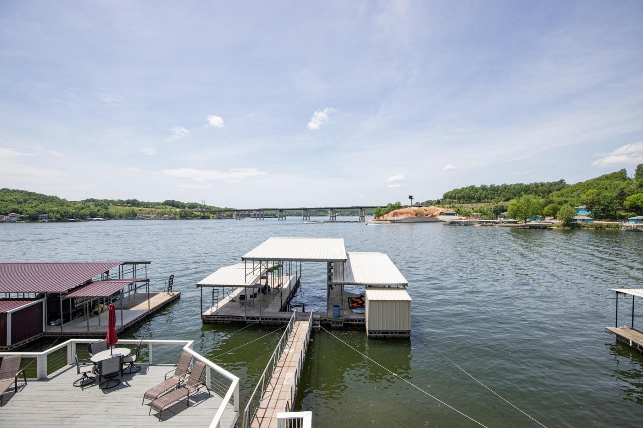 Private Lakefront Pool, Amazing Dock Sleeps 26
