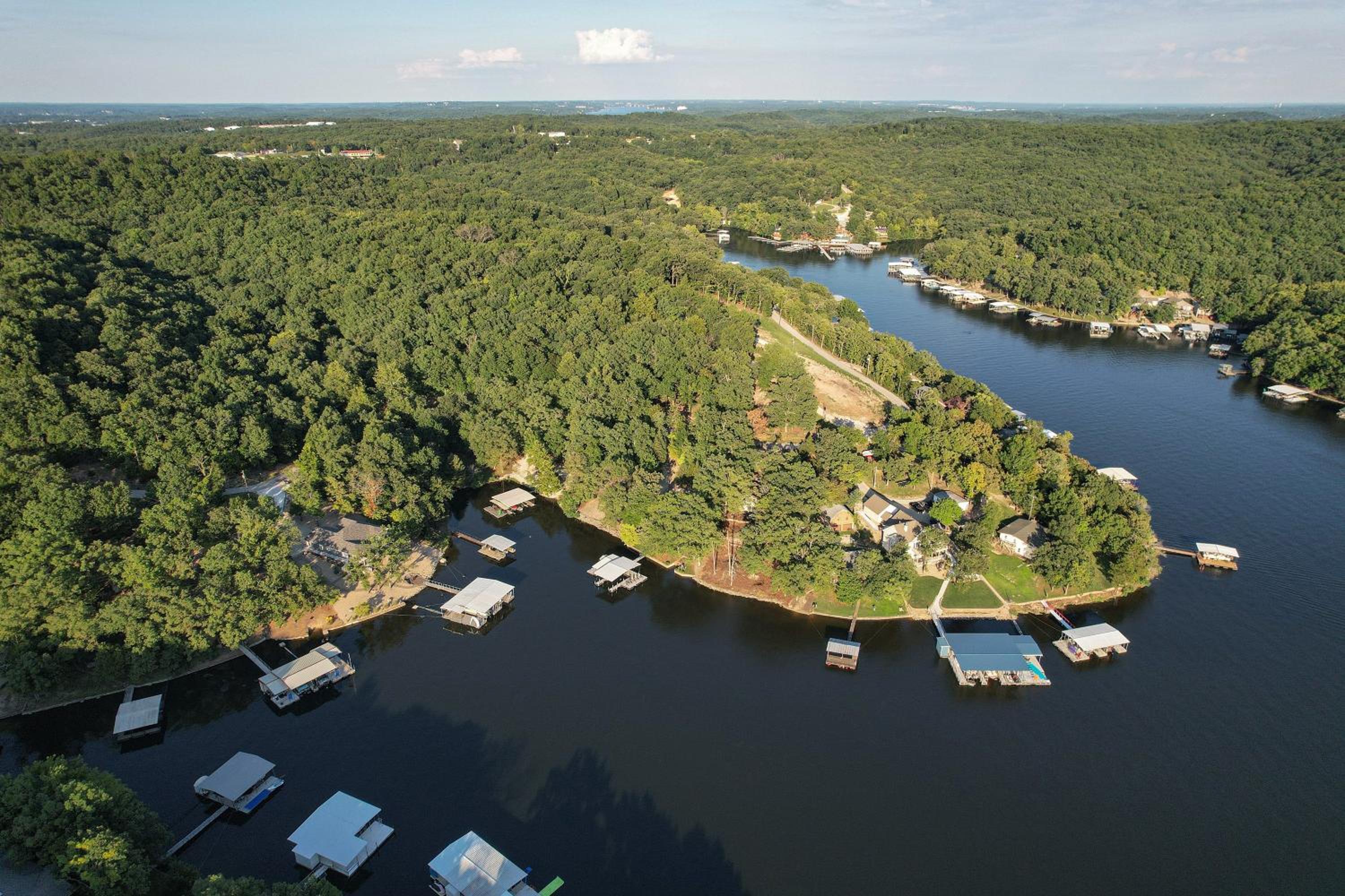 Ideal Cove with Amazing Dock, Kayaks & Fire Pit