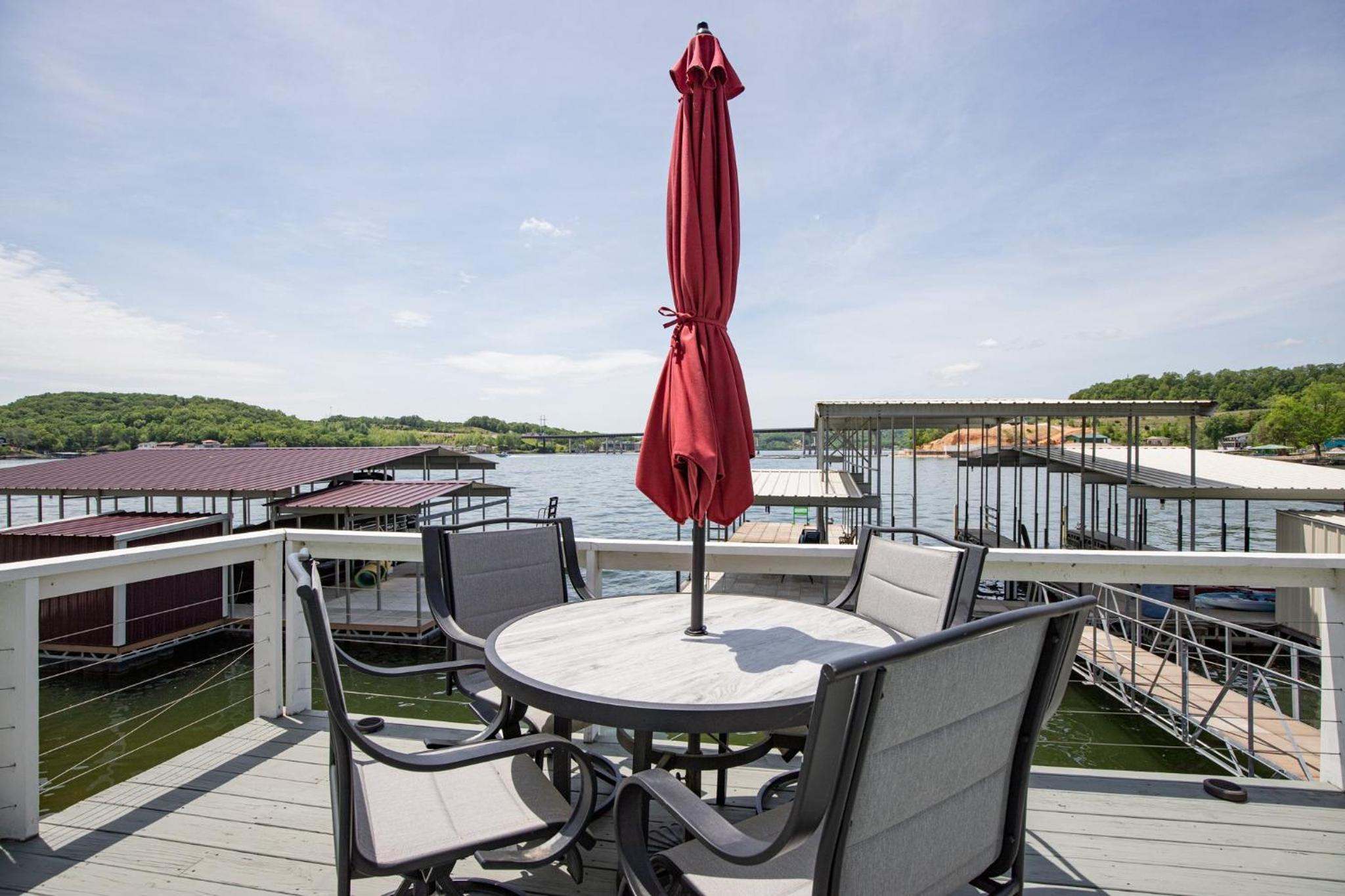 Private Lakefront Pool, Amazing Dock Sleeps 26