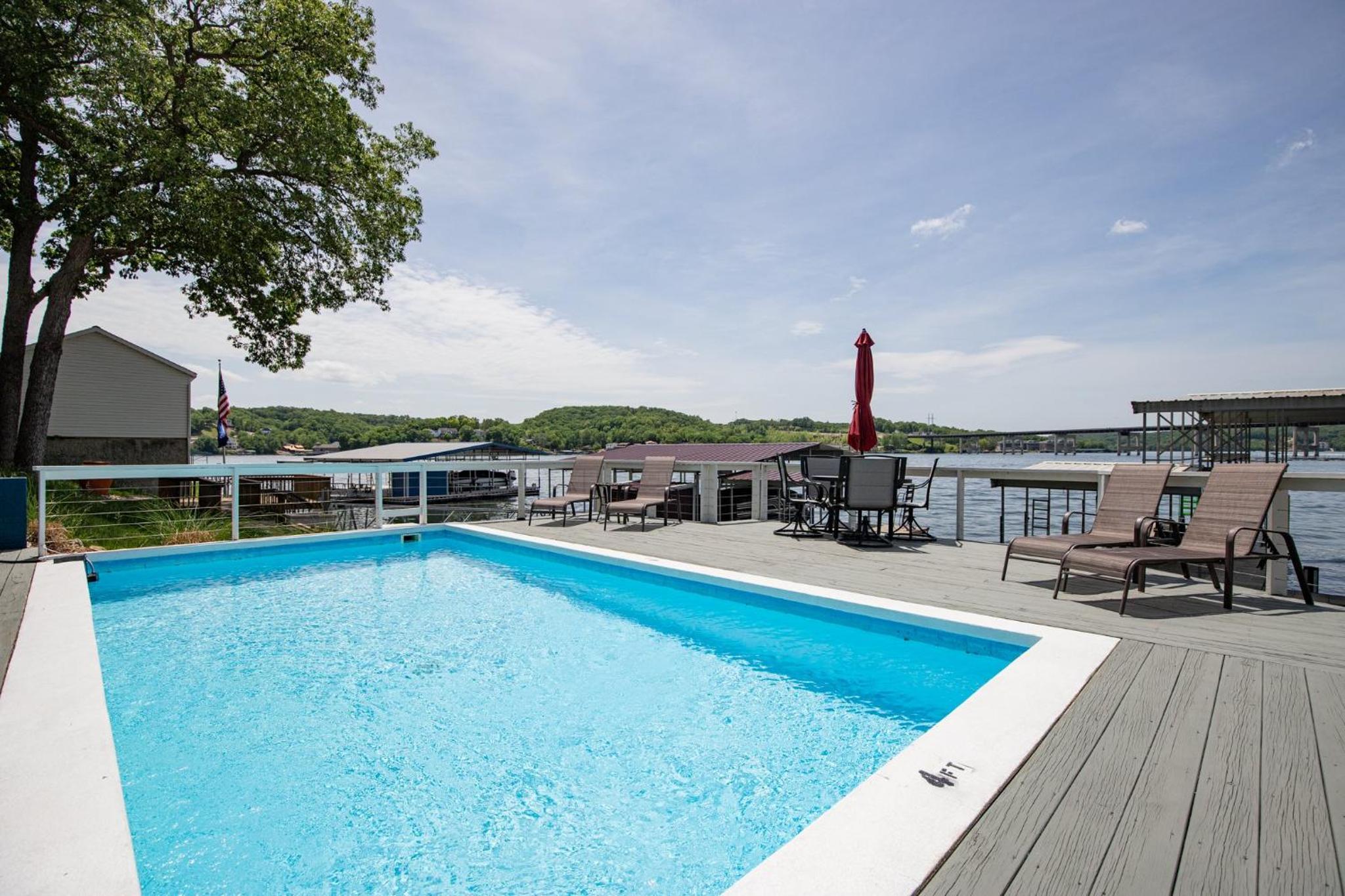 Private Lakefront Pool, Amazing Dock Sleeps 26