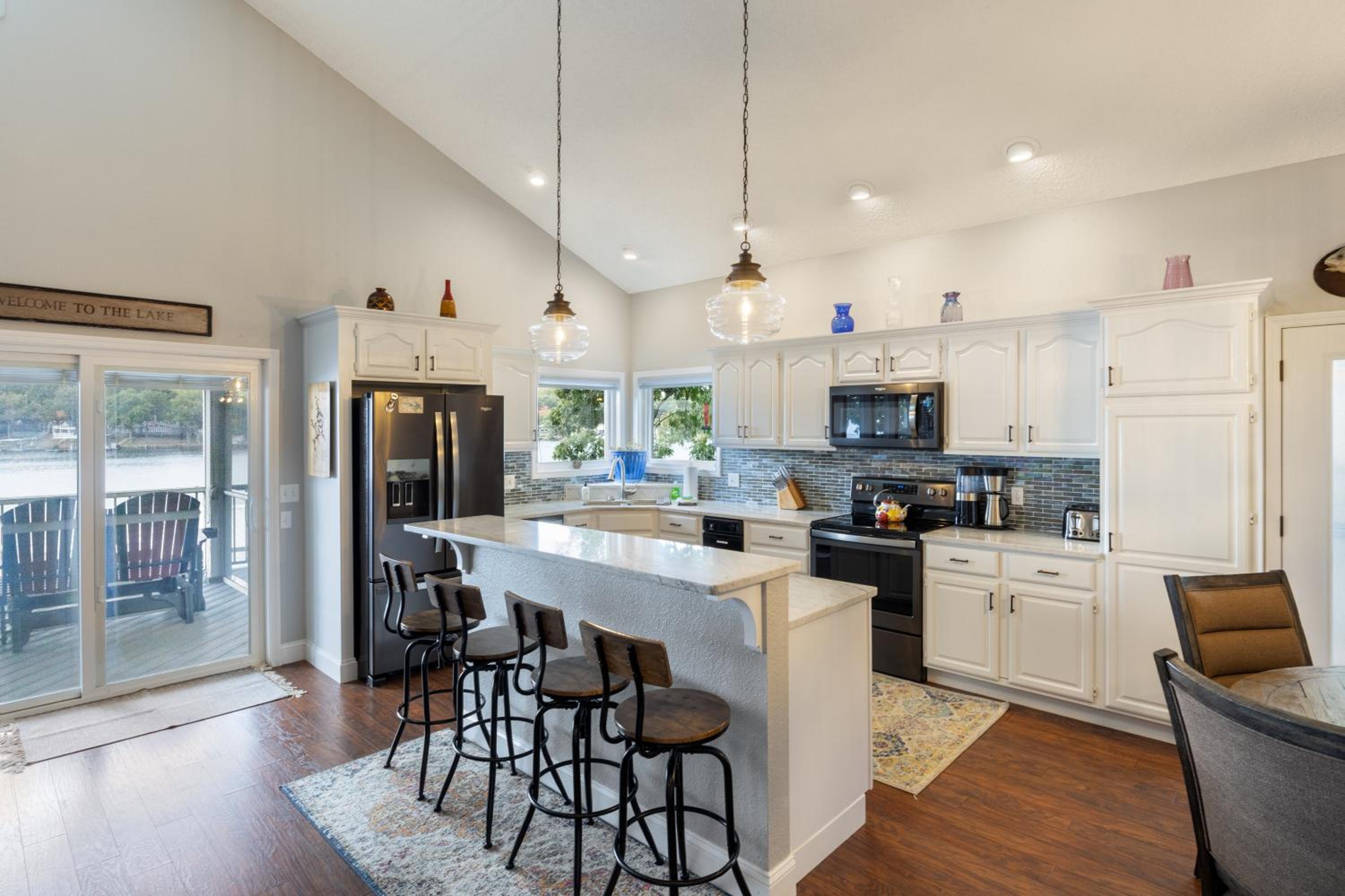 Incredible Views, Spacious Deck, Private Dock, Gas Grill, Games & Cards
