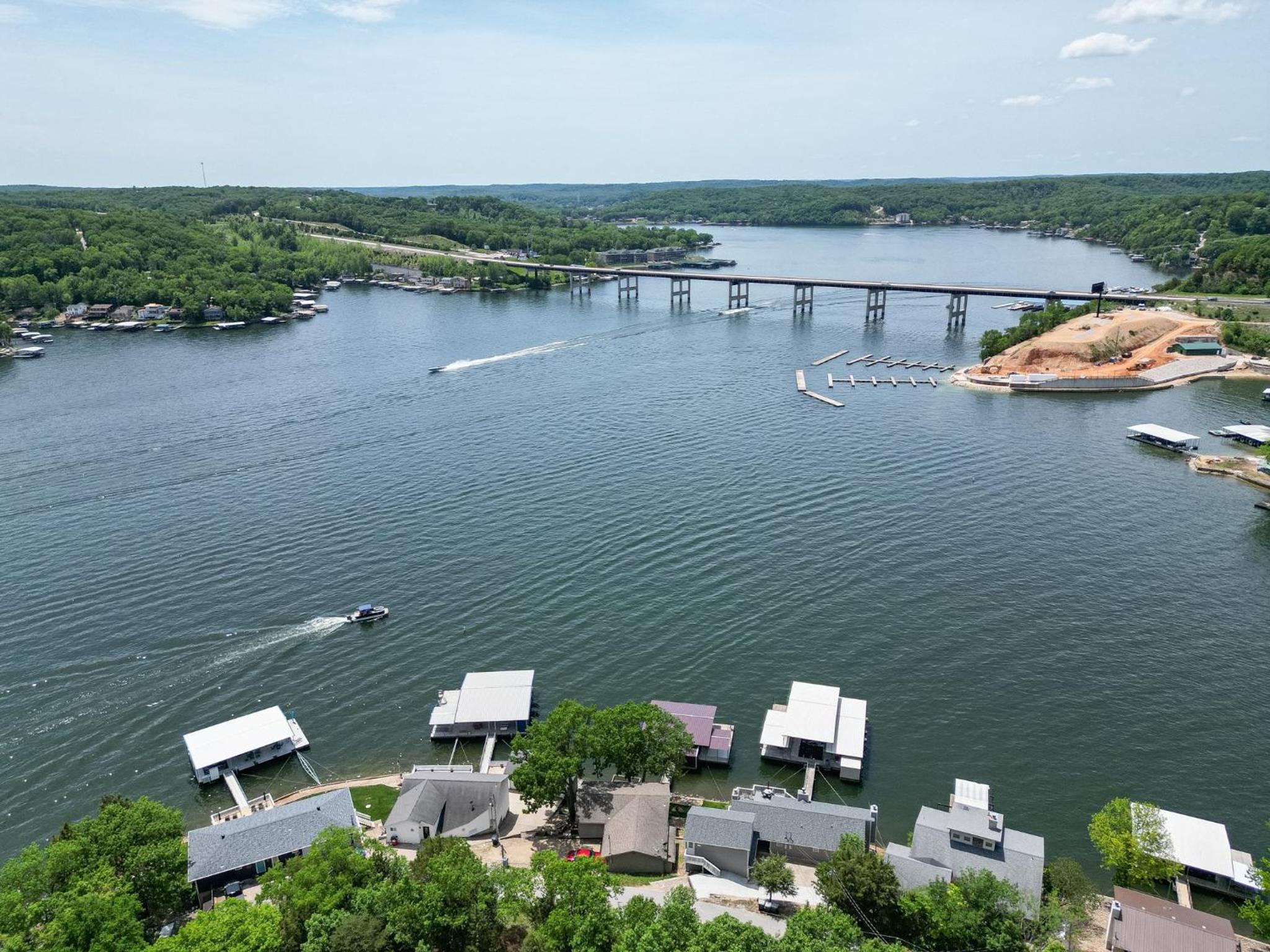 Private Lakefront Pool, Amazing Dock Sleeps 26