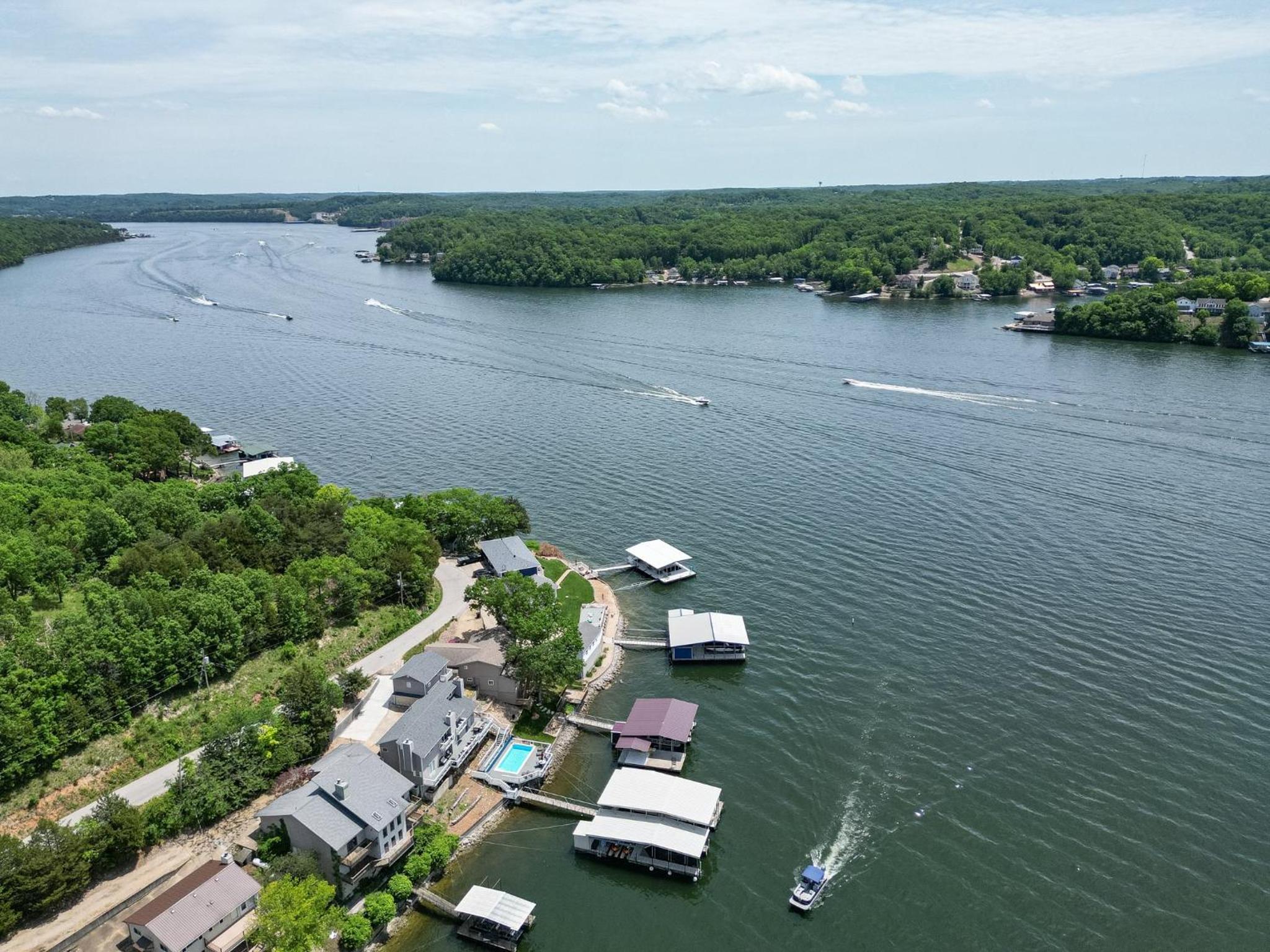 Private Lakefront Pool, Amazing Dock Sleeps 26