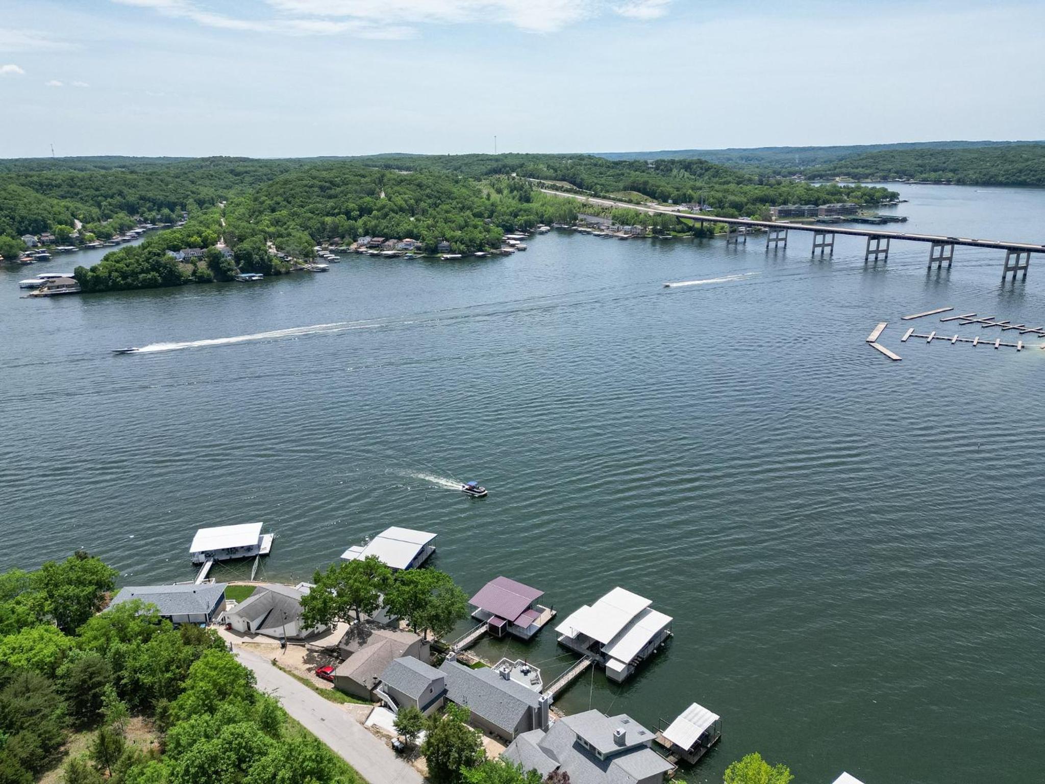 Private Lakefront Pool, Amazing Dock Sleeps 26