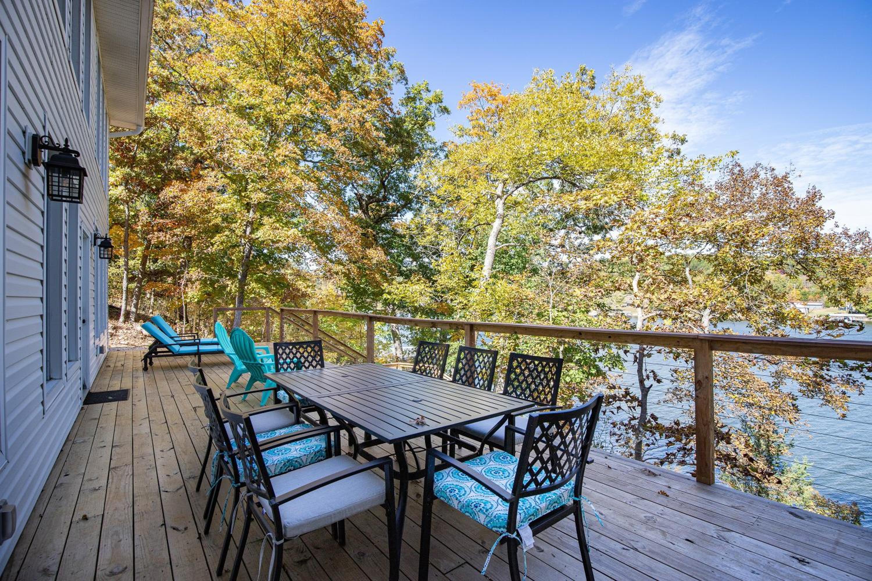 New Custom Home with Breathtaking Views!