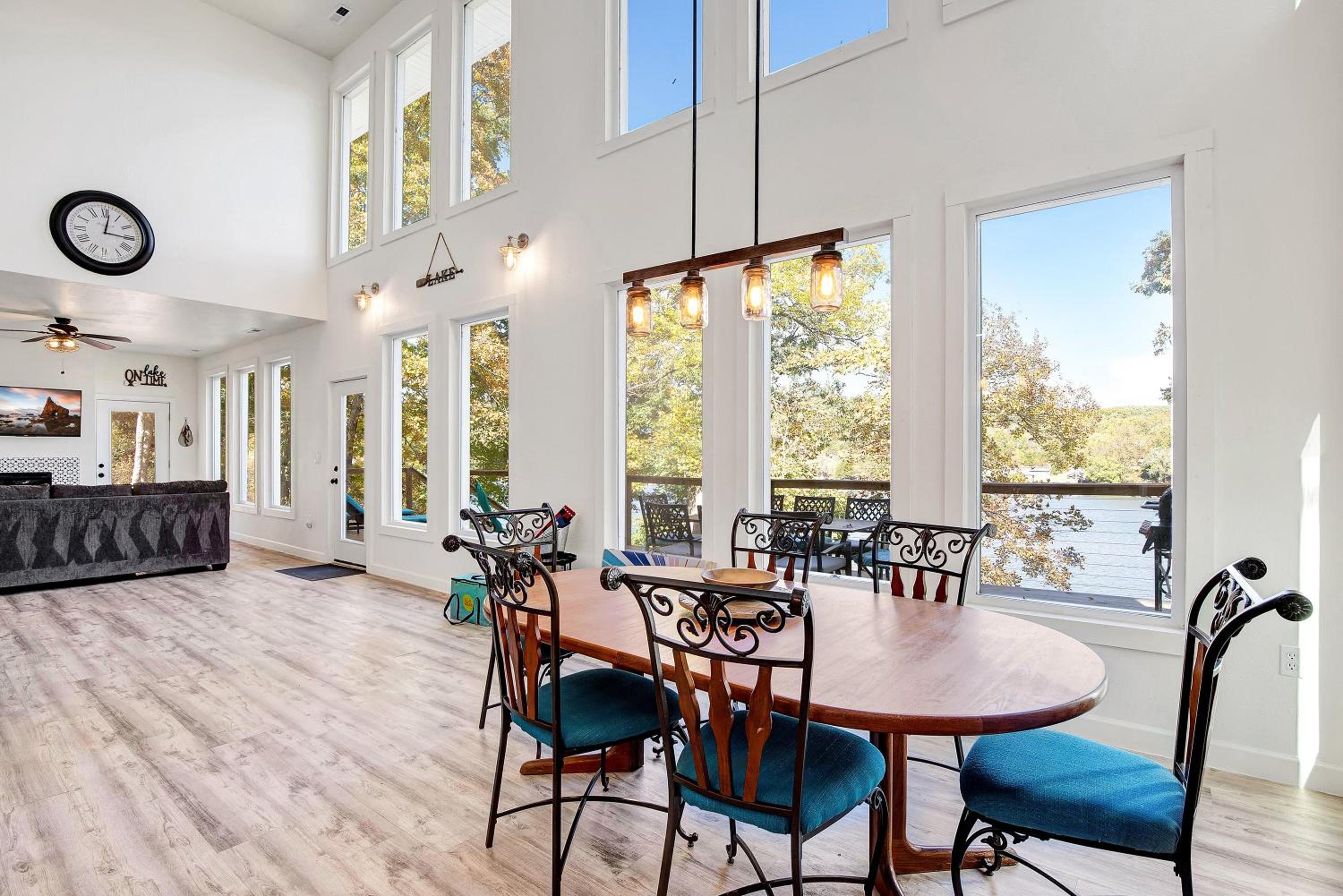 New Custom Home with Breathtaking Views!