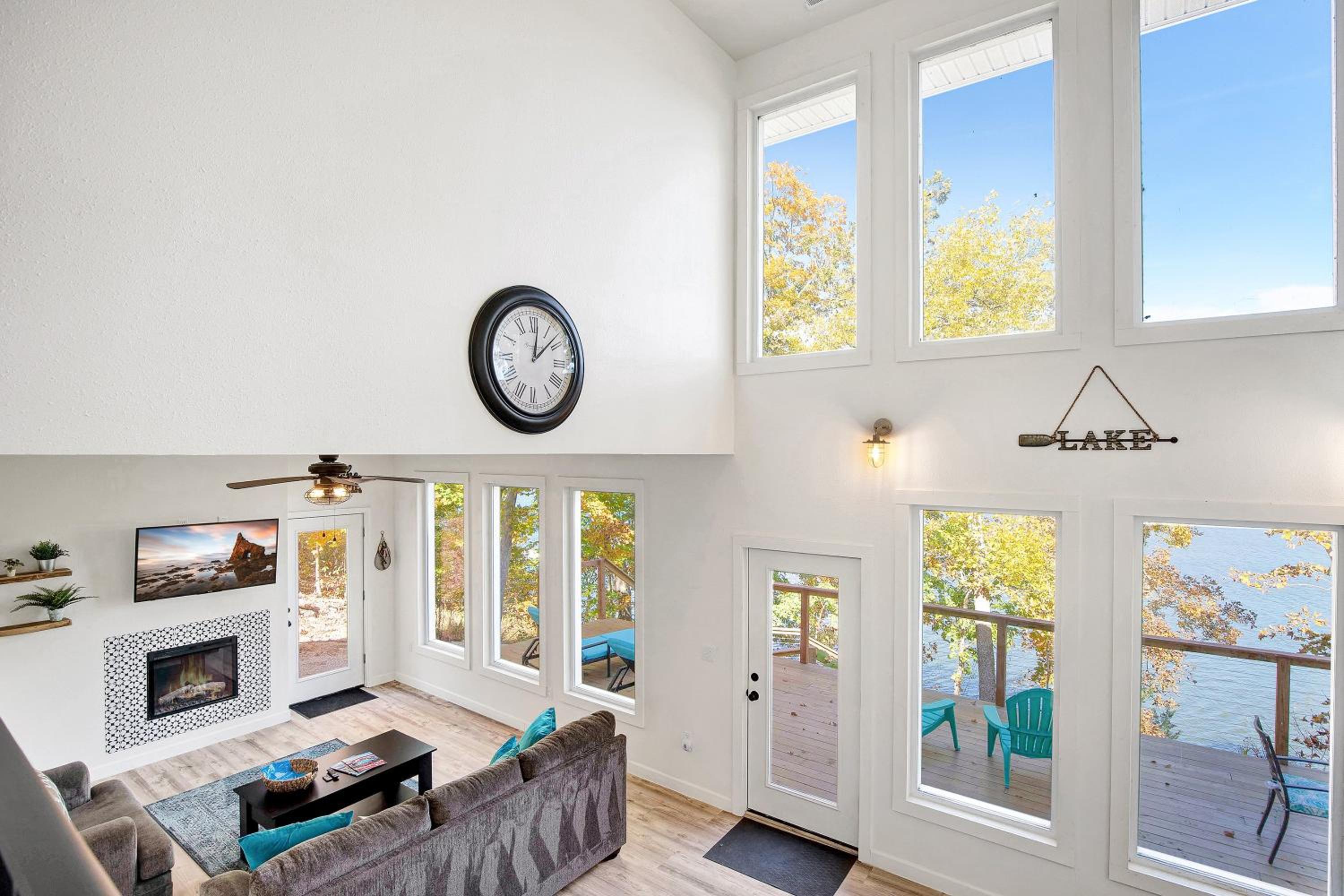 New Custom Home with Breathtaking Views!