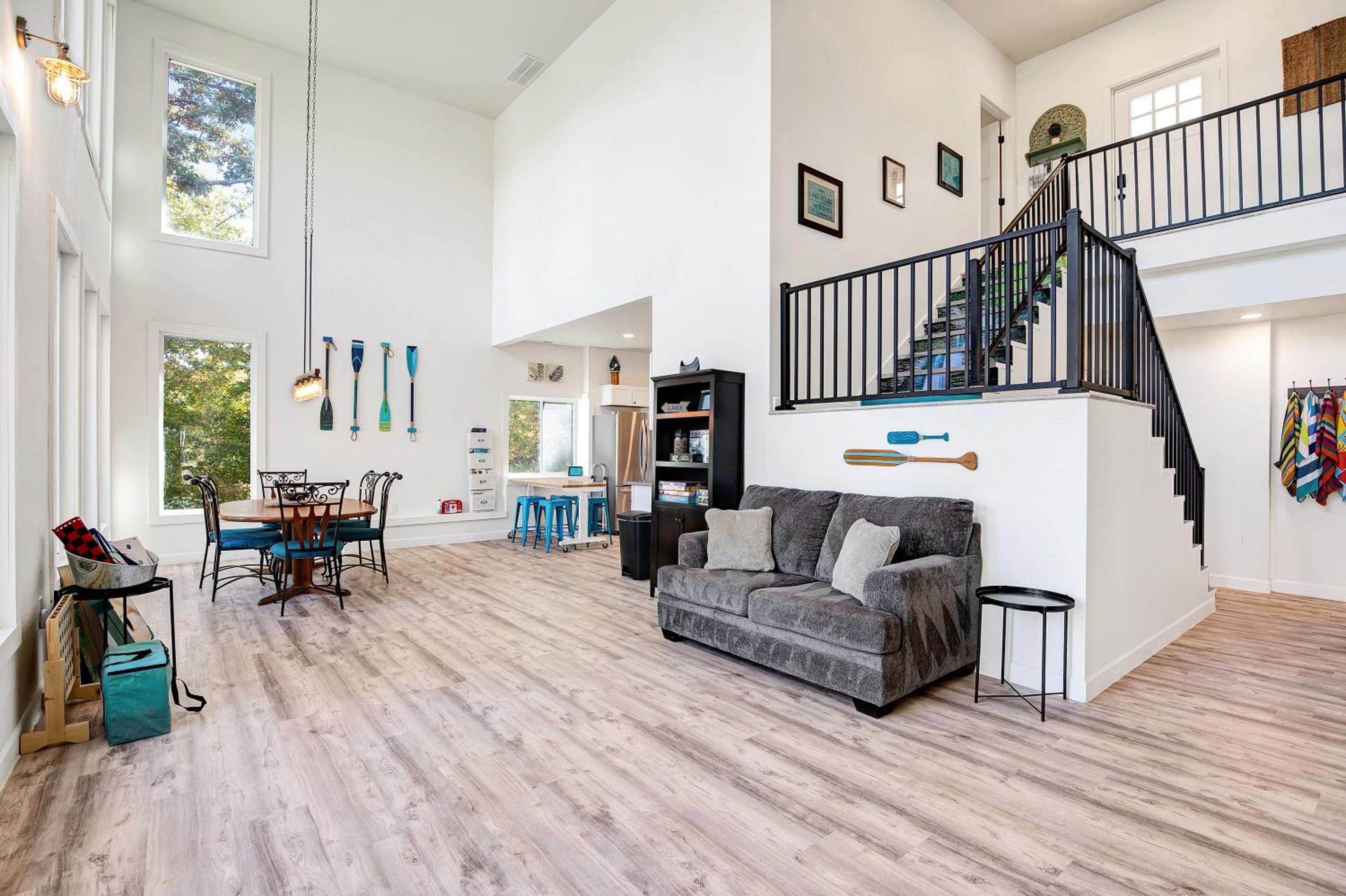 New Custom Home with Breathtaking Views!