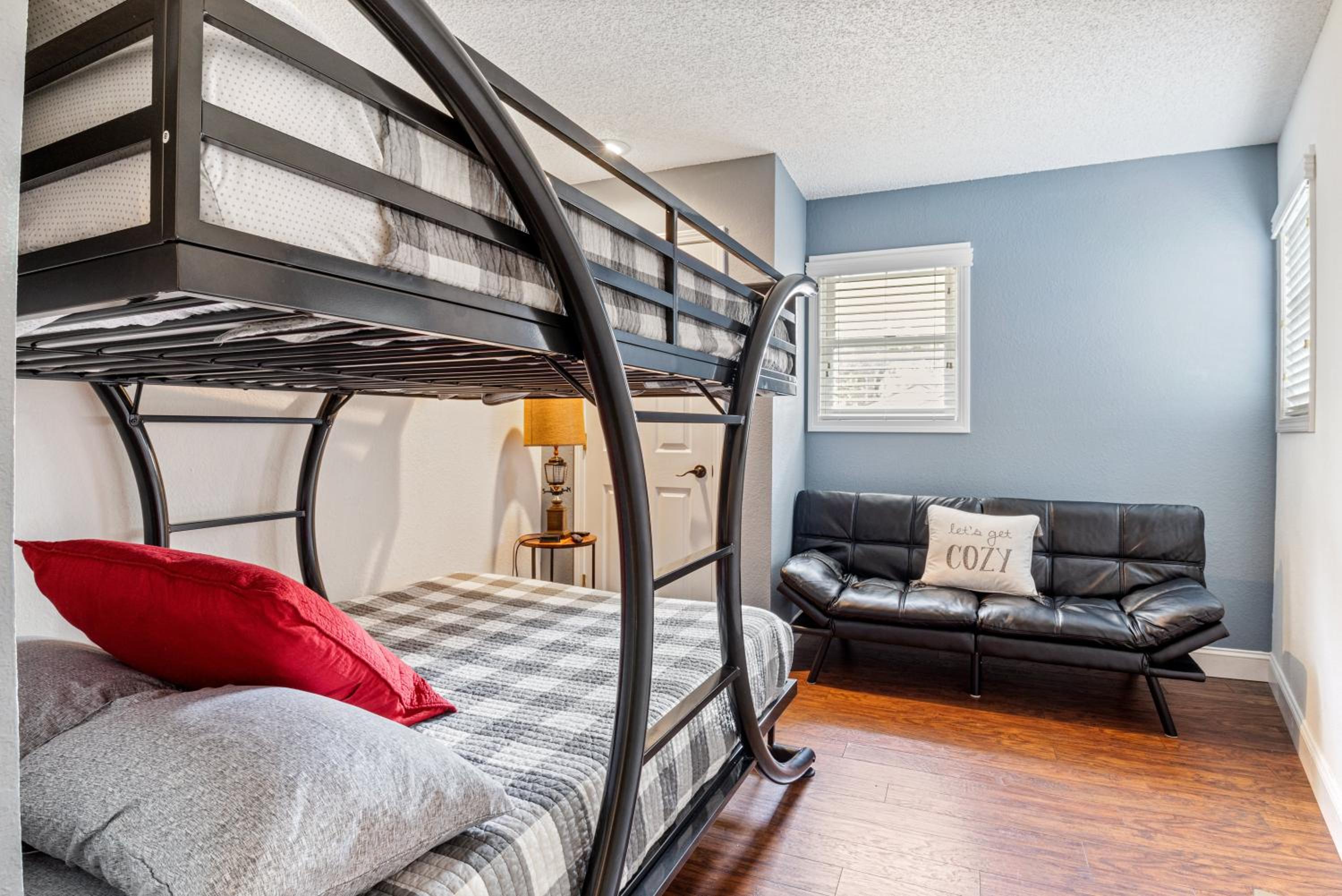 Incredible Views, Spacious Deck, Private Dock, Gas Grill, Games & Cards