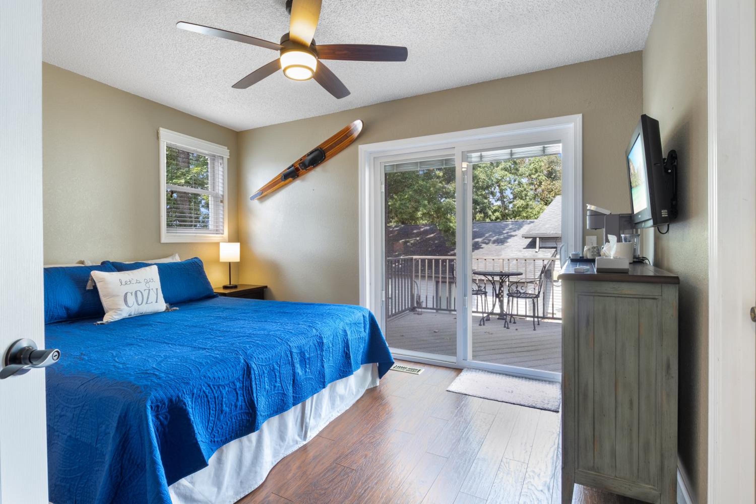 Incredible Views, Spacious Deck, Private Dock, Gas Grill, Games & Cards