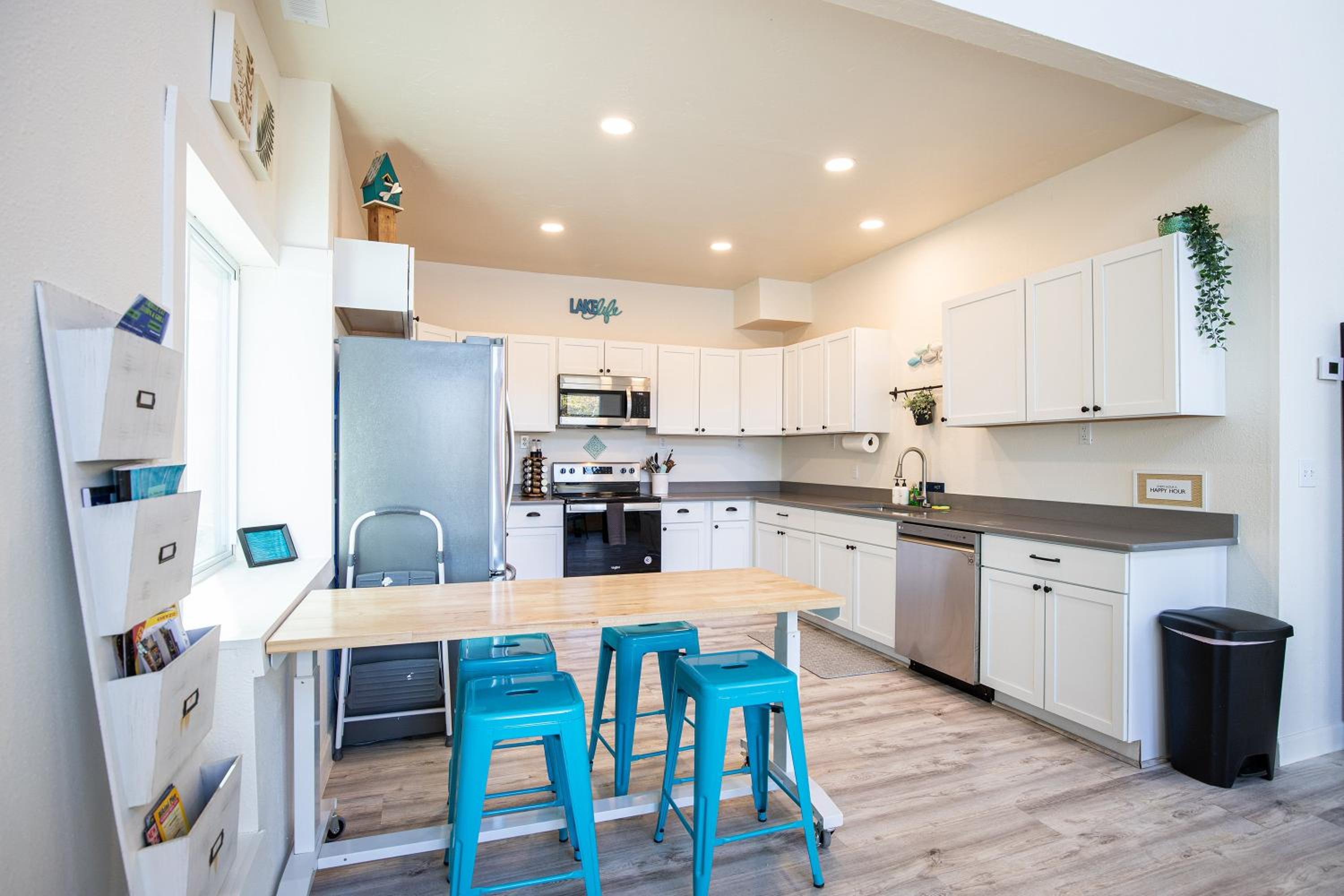 New Custom Home with Breathtaking Views!