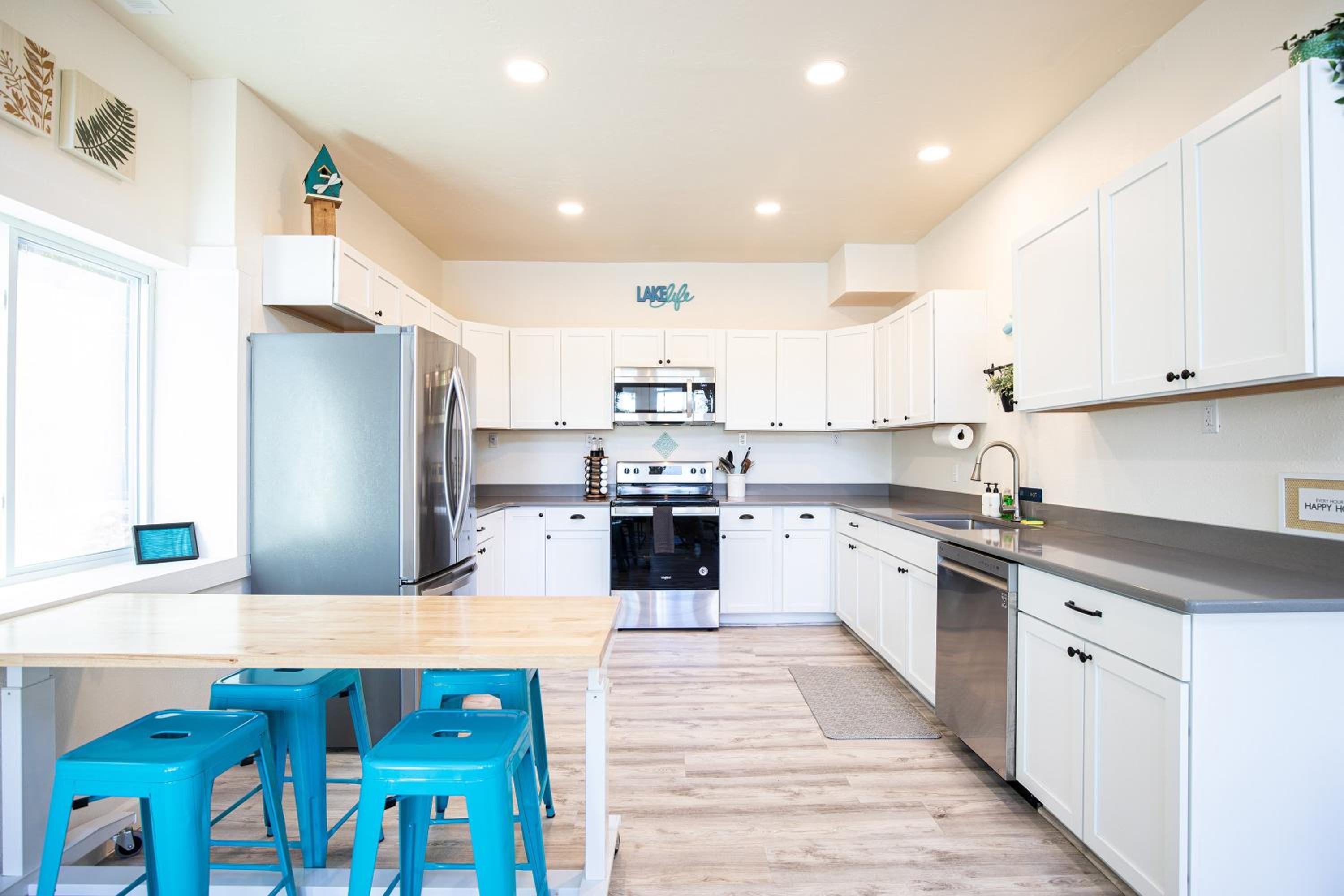 New Custom Home with Breathtaking Views!