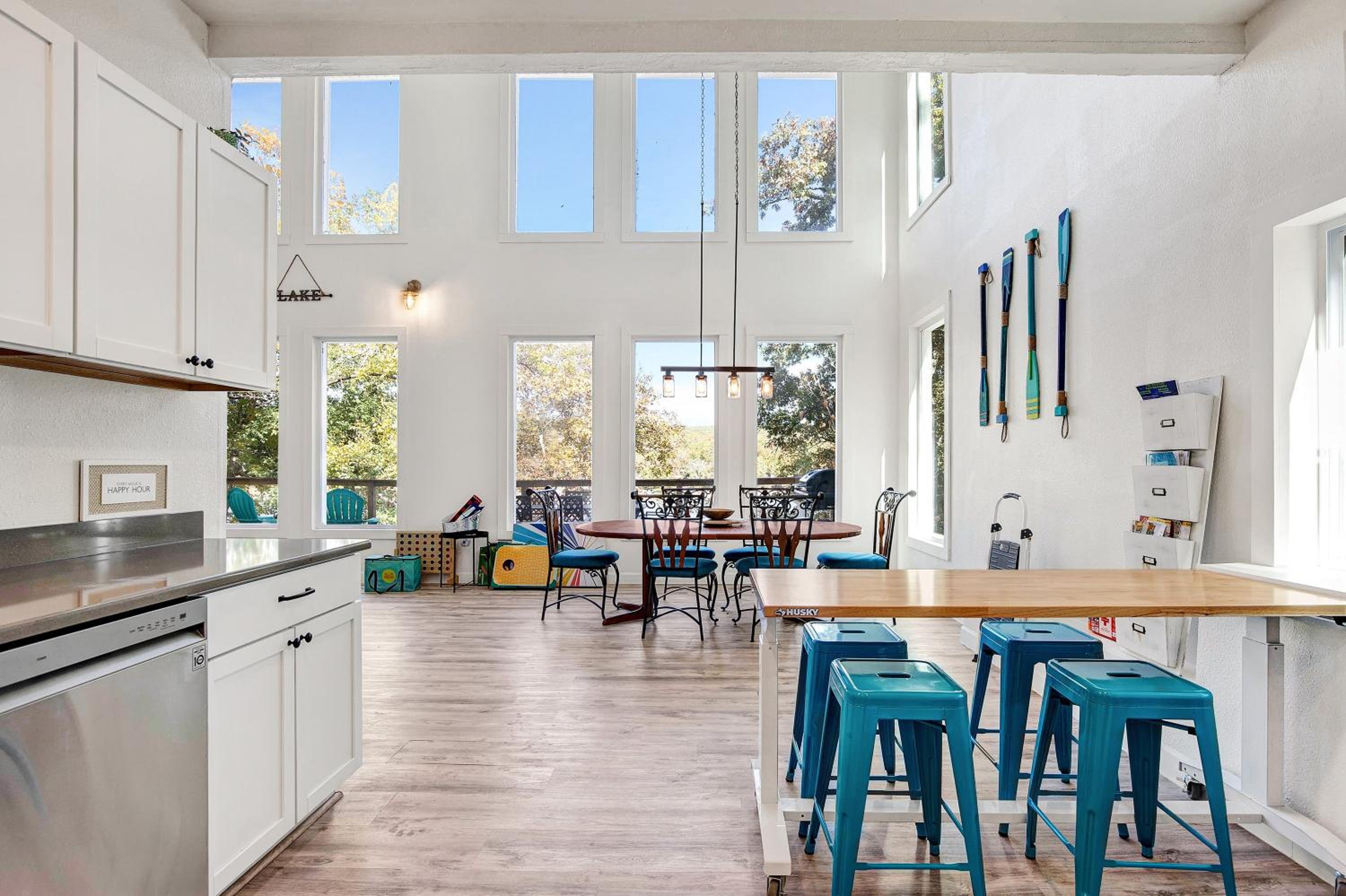 New Custom Home with Breathtaking Views!