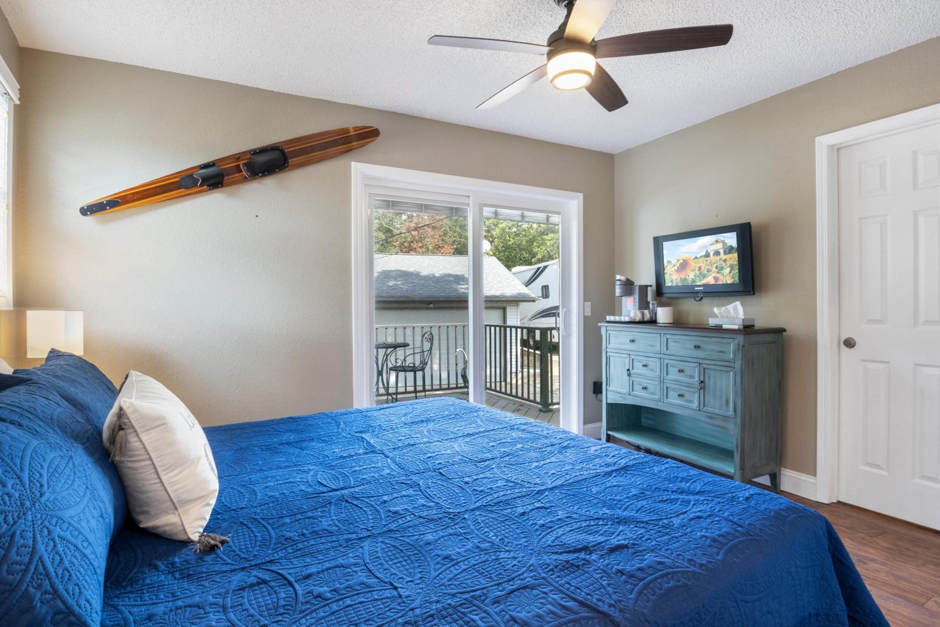 Incredible Views, Spacious Deck, Private Dock, Gas Grill, Games & Cards