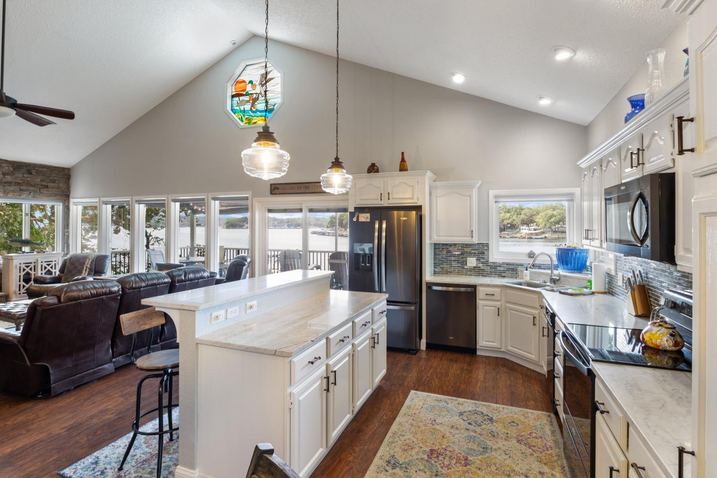Incredible Views, Spacious Deck, Private Dock, Gas Grill, Games & Cards