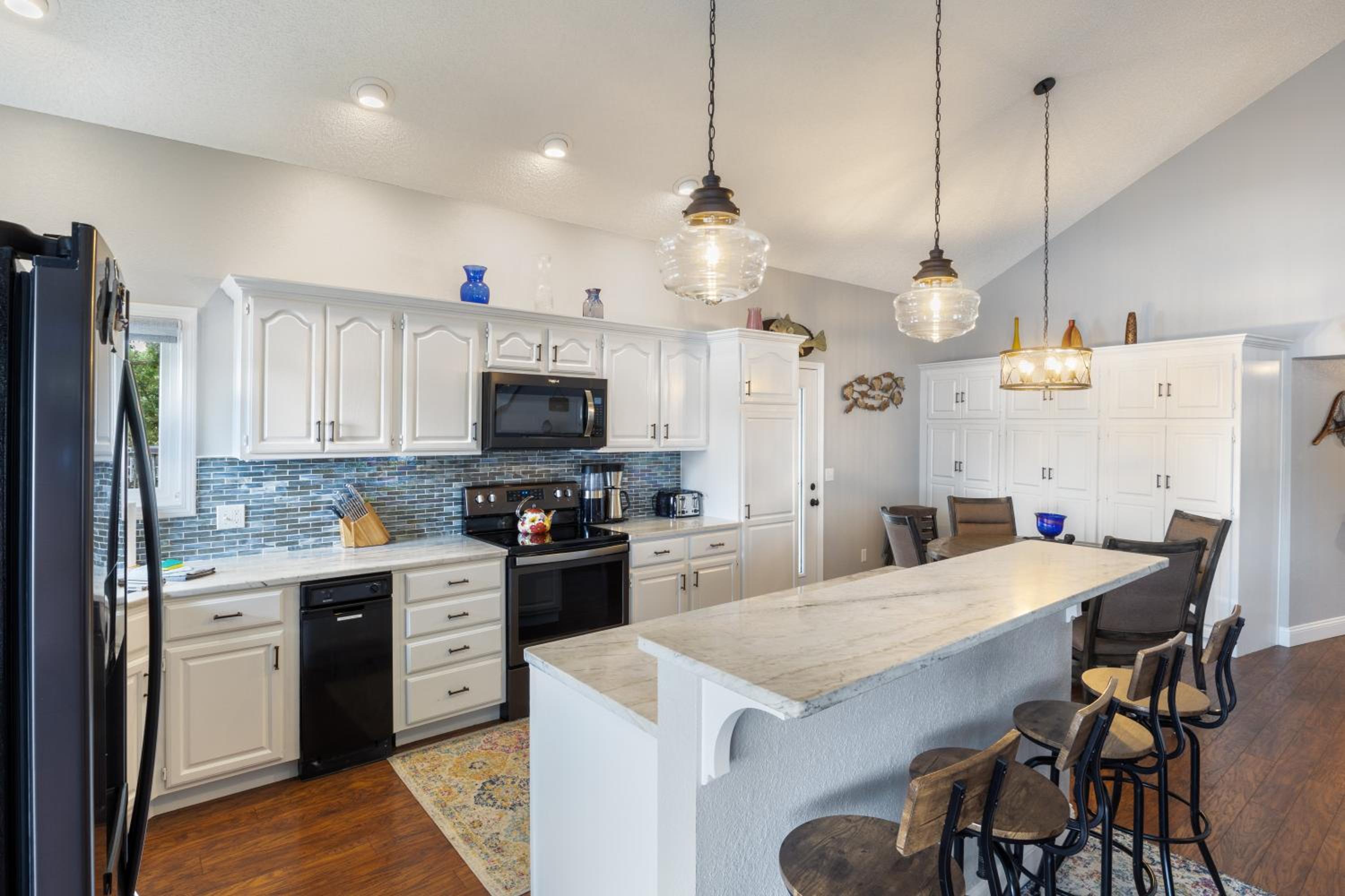 Incredible Views, Spacious Deck, Private Dock, Gas Grill, Games & Cards