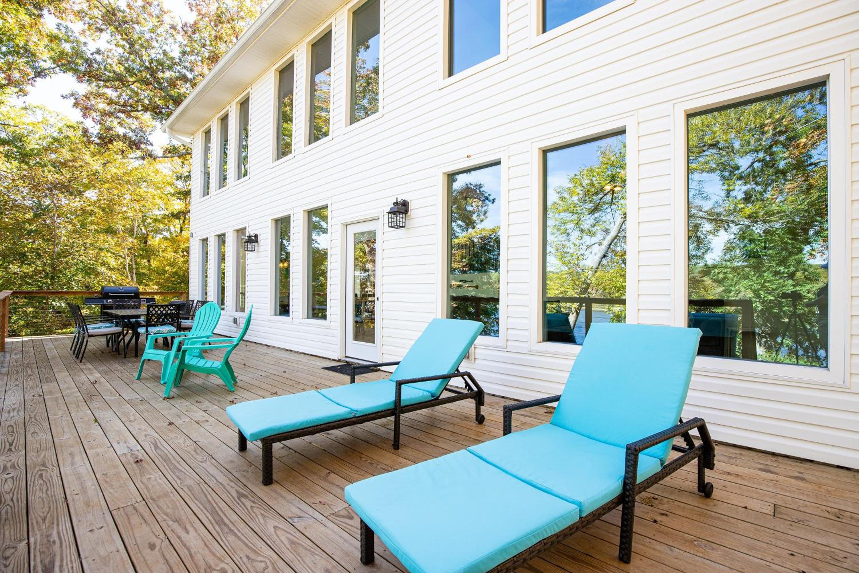 New Custom Home with Breathtaking Views!