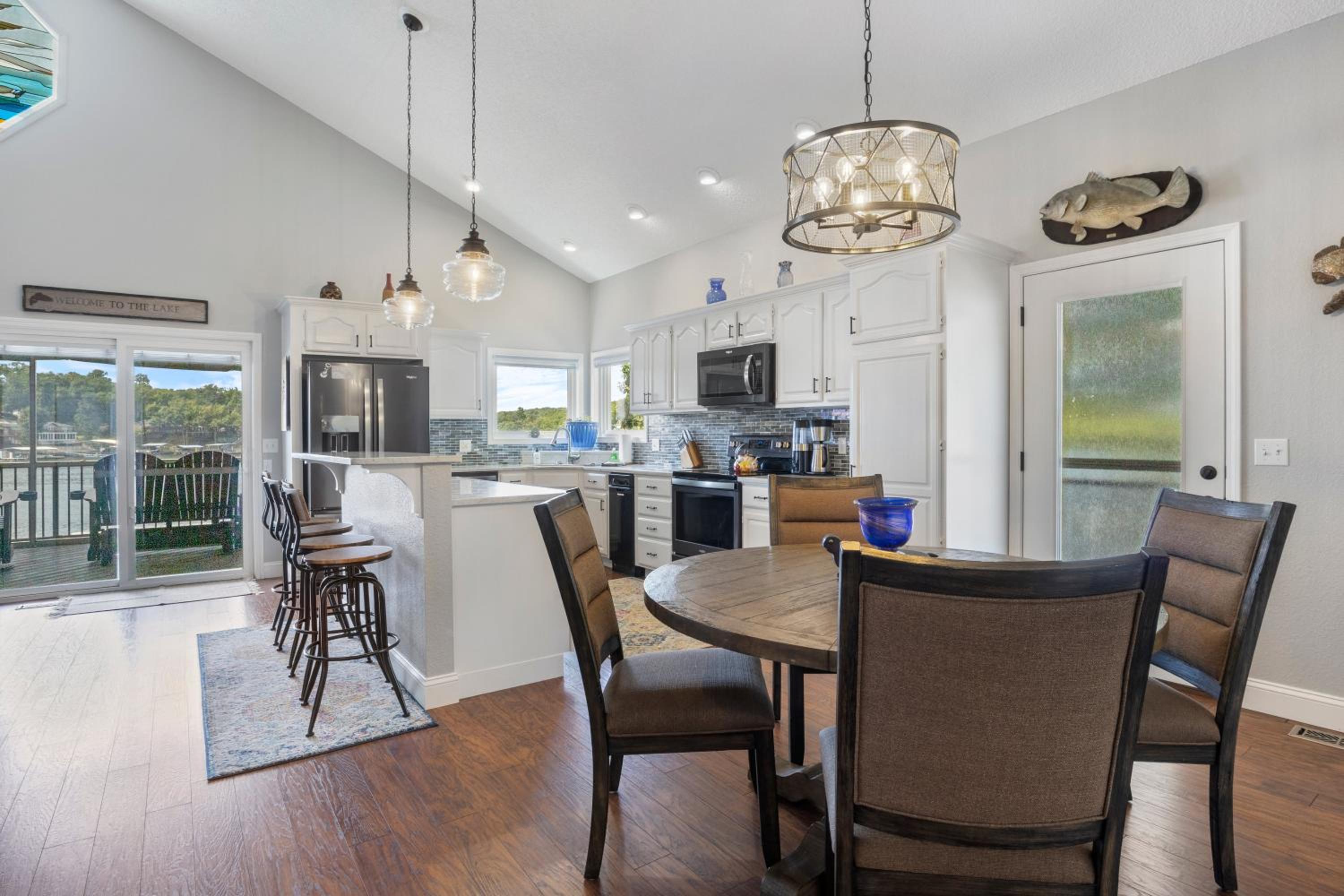 Incredible Views, Spacious Deck, Private Dock, Gas Grill, Games & Cards
