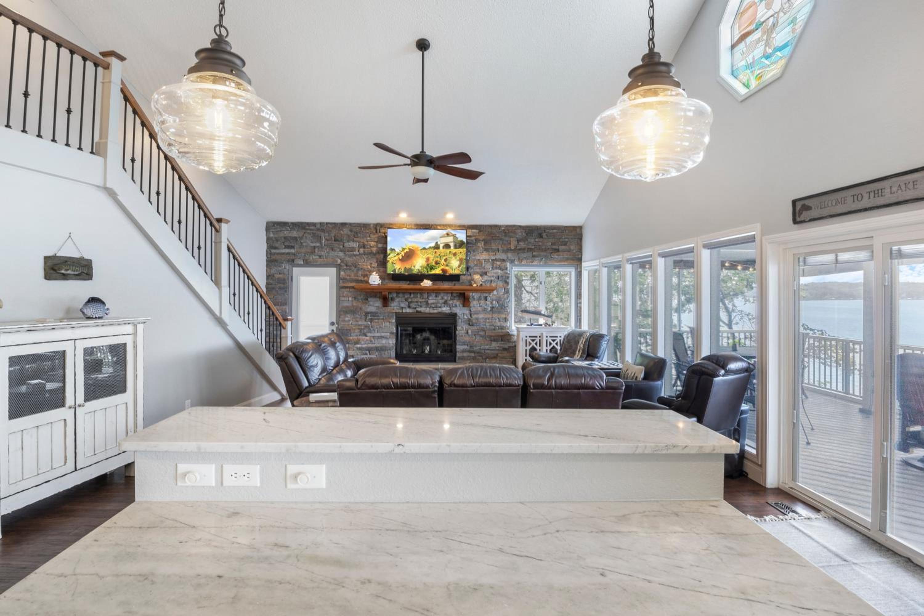 Incredible Views, Spacious Deck, Private Dock, Gas Grill, Games & Cards