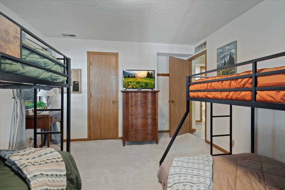 Quiet Cove, Private Dock, Fishing, Swimming, Boat Slip & Kayaks