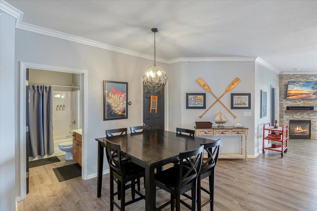 Lands End Condo with Amazing Main Channel Views, 2 Pools, Playground & Boat Slip