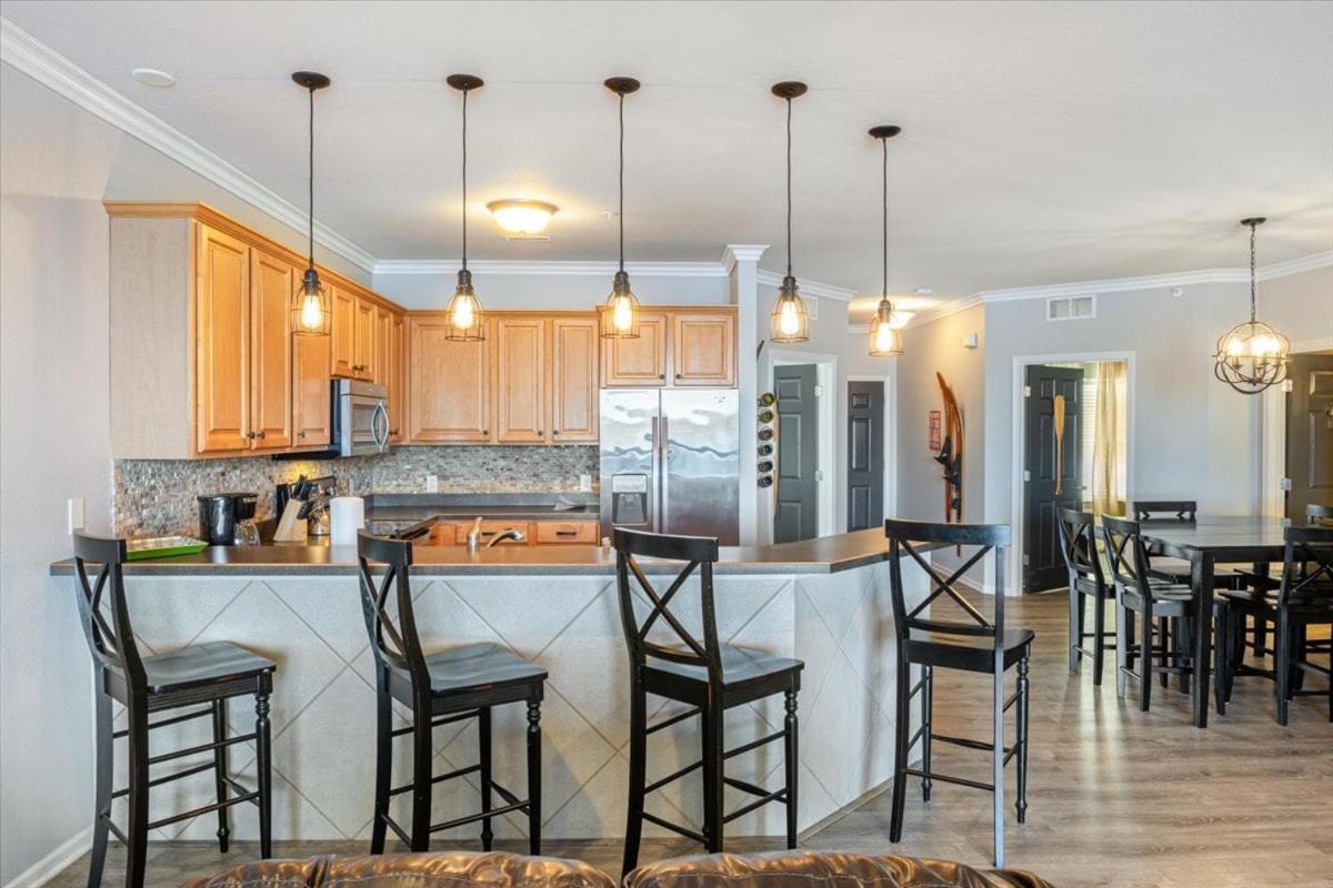 Lands End Condo with Amazing Main Channel Views, 2 Pools, Playground & Boat Slip