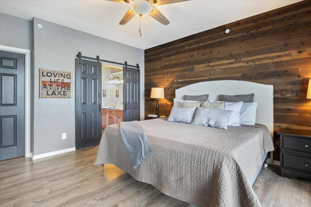 Lands End Condo with Amazing Main Channel Views, 2 Pools, Playground & Boat Slip