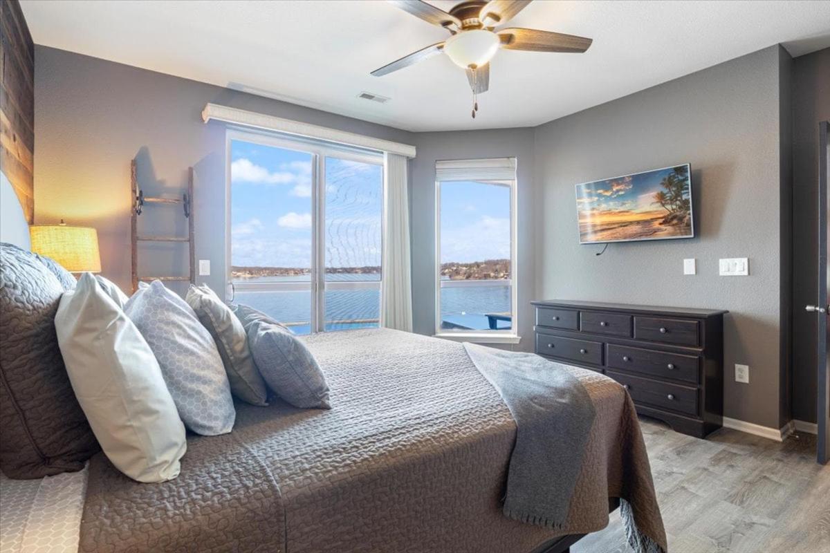 Lands End Condo with Amazing Main Channel Views, 2 Pools, Playground & Boat Slip