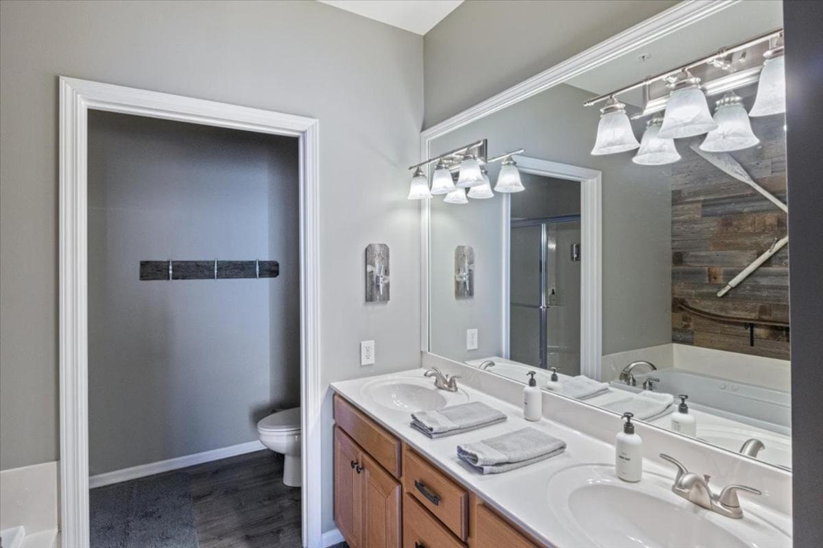 Lands End Condo with Amazing Main Channel Views, 2 Pools, Playground & Boat Slip