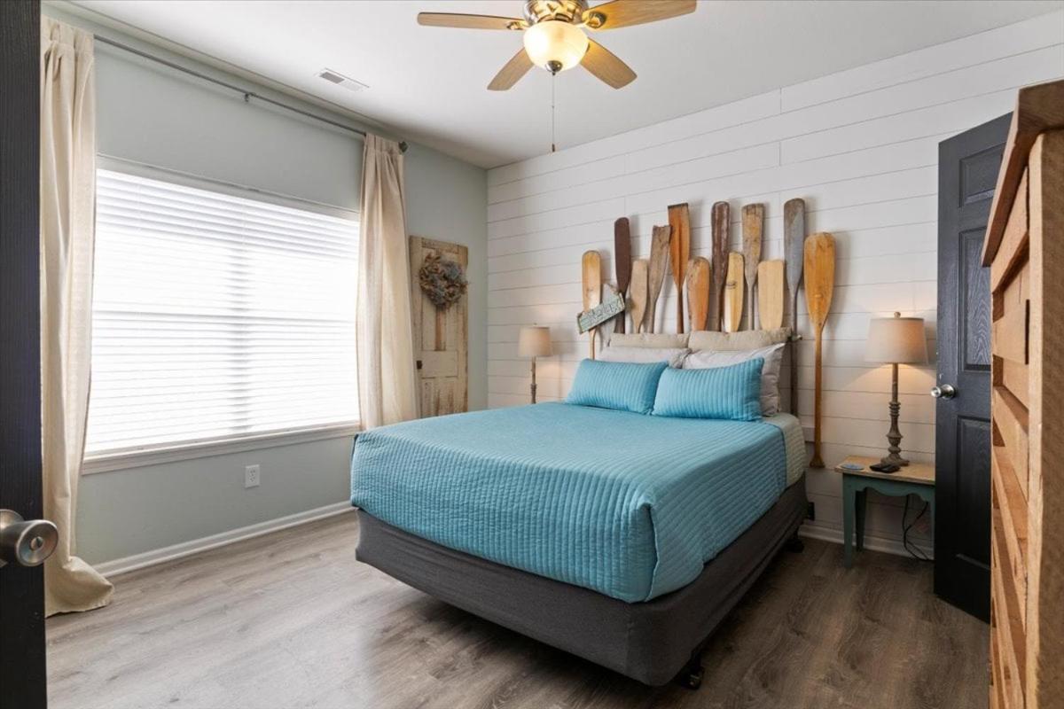 Lands End Condo with Amazing Main Channel Views, 2 Pools, Playground & Boat Slip