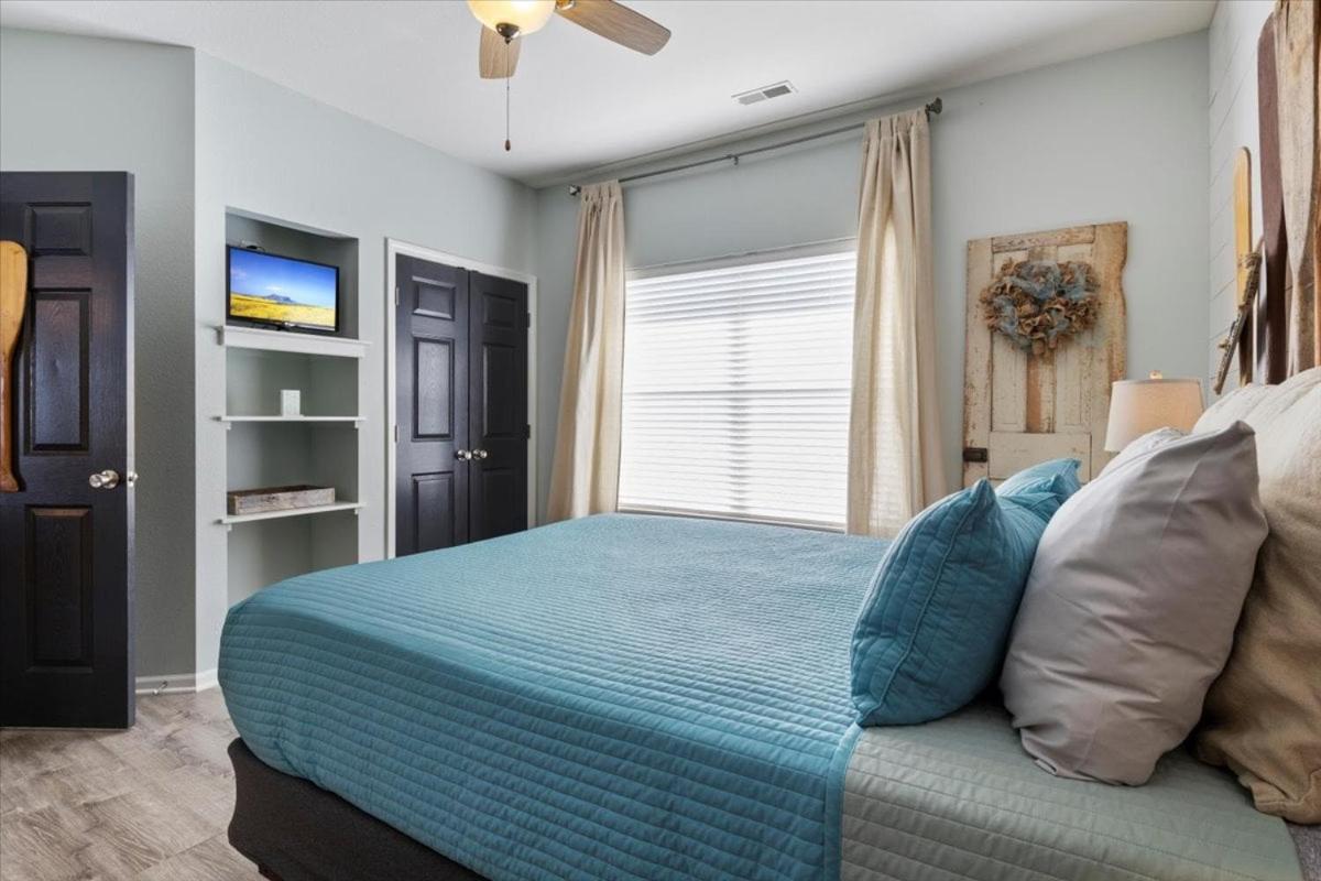 Lands End Condo with Amazing Main Channel Views, 2 Pools, Playground & Boat Slip
