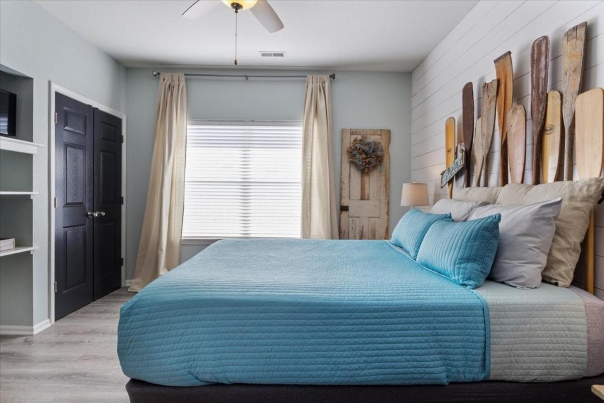 Lands End Condo with Amazing Main Channel Views, 2 Pools, Playground & Boat Slip