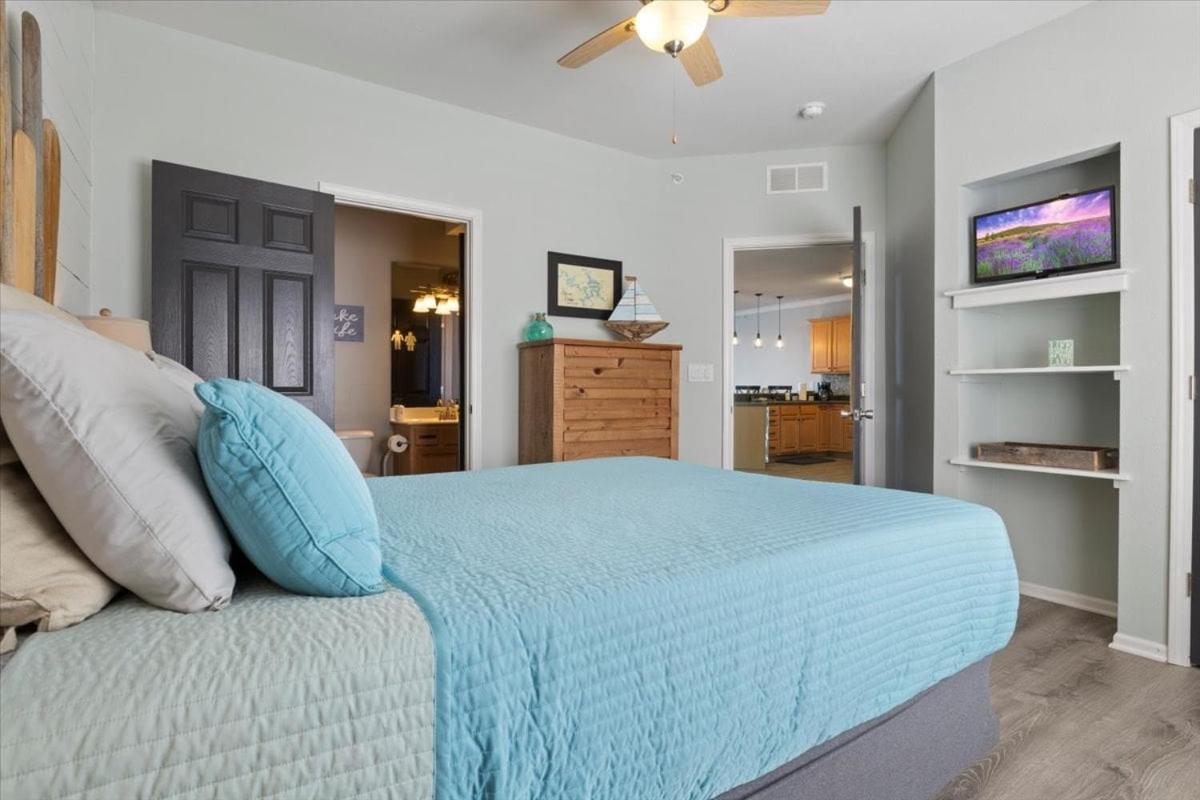 Lands End Condo with Amazing Main Channel Views, 2 Pools, Playground & Boat Slip