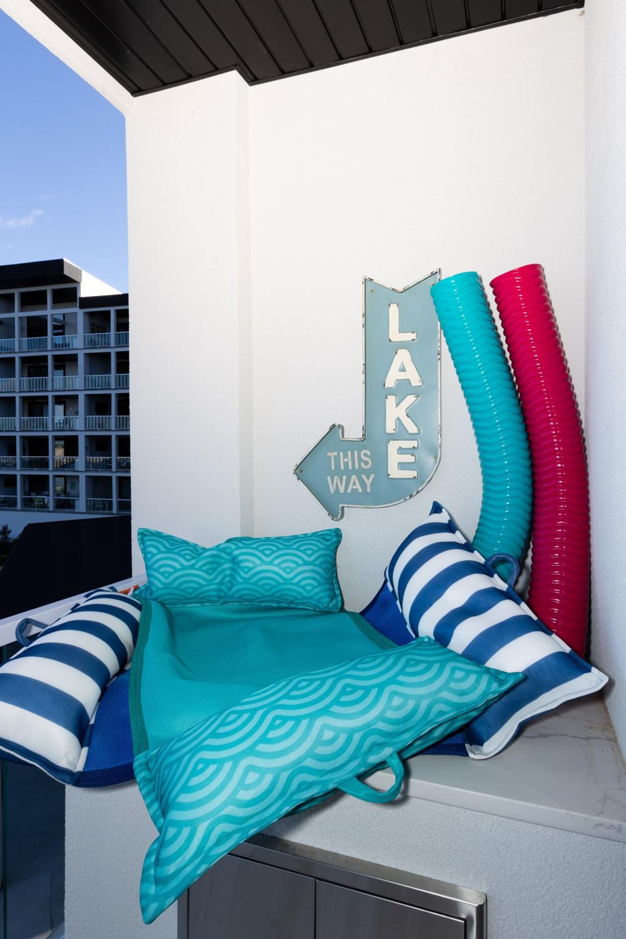 Topsider Condo w/ Stunning Lake Views, Shuffleboard & King Beds