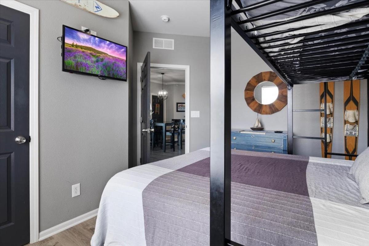 Lands End Condo with Amazing Main Channel Views, 2 Pools, Playground & Boat Slip
